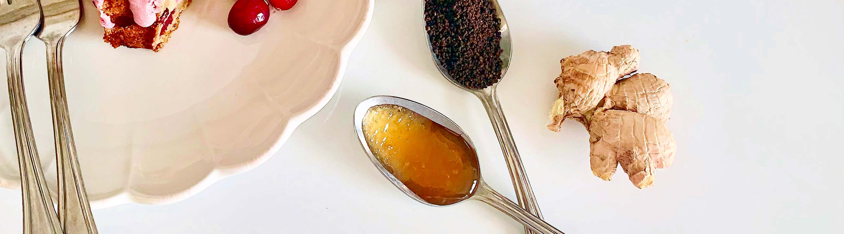Teaspoons with honey