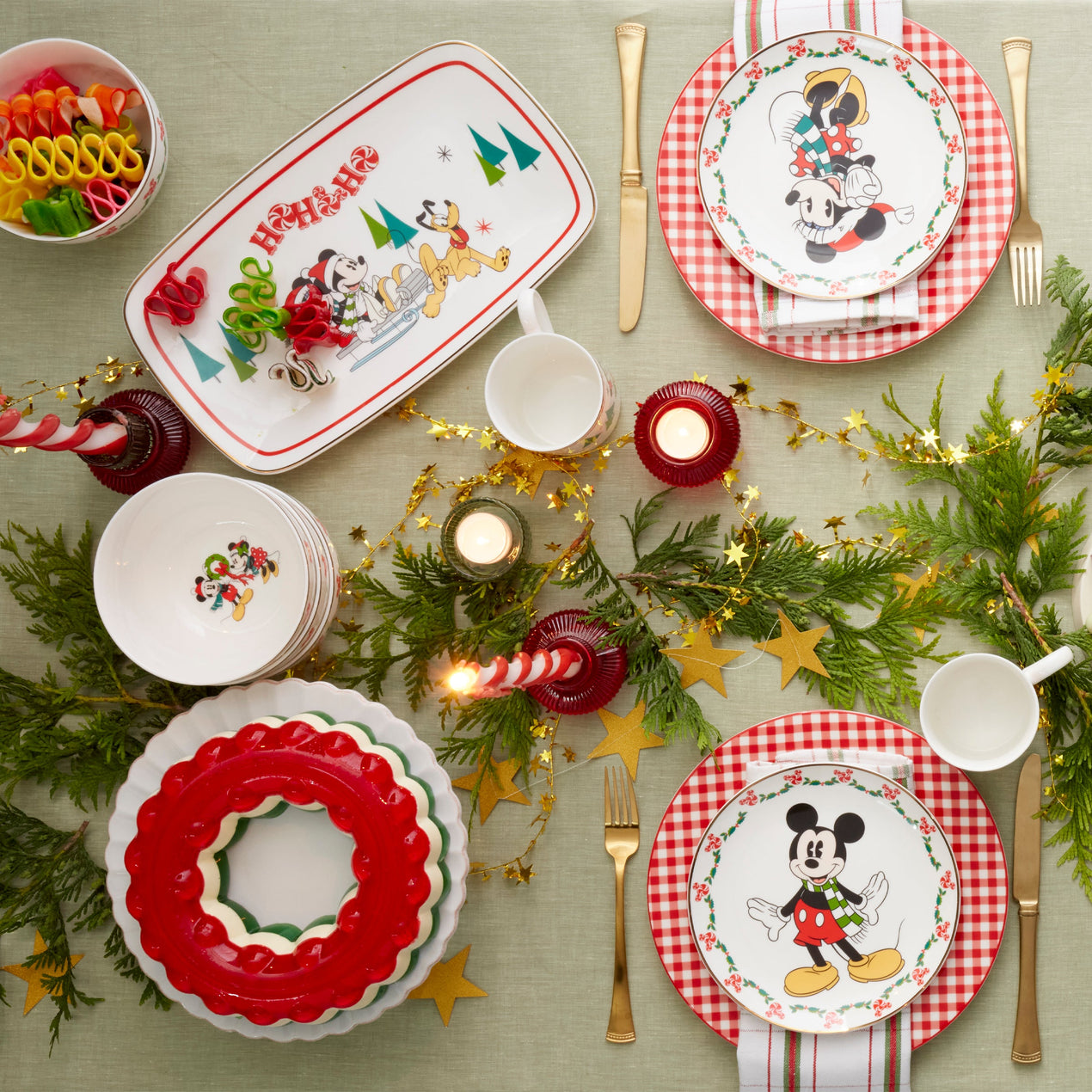 Disney Holiday 12-Piece Dessert Set