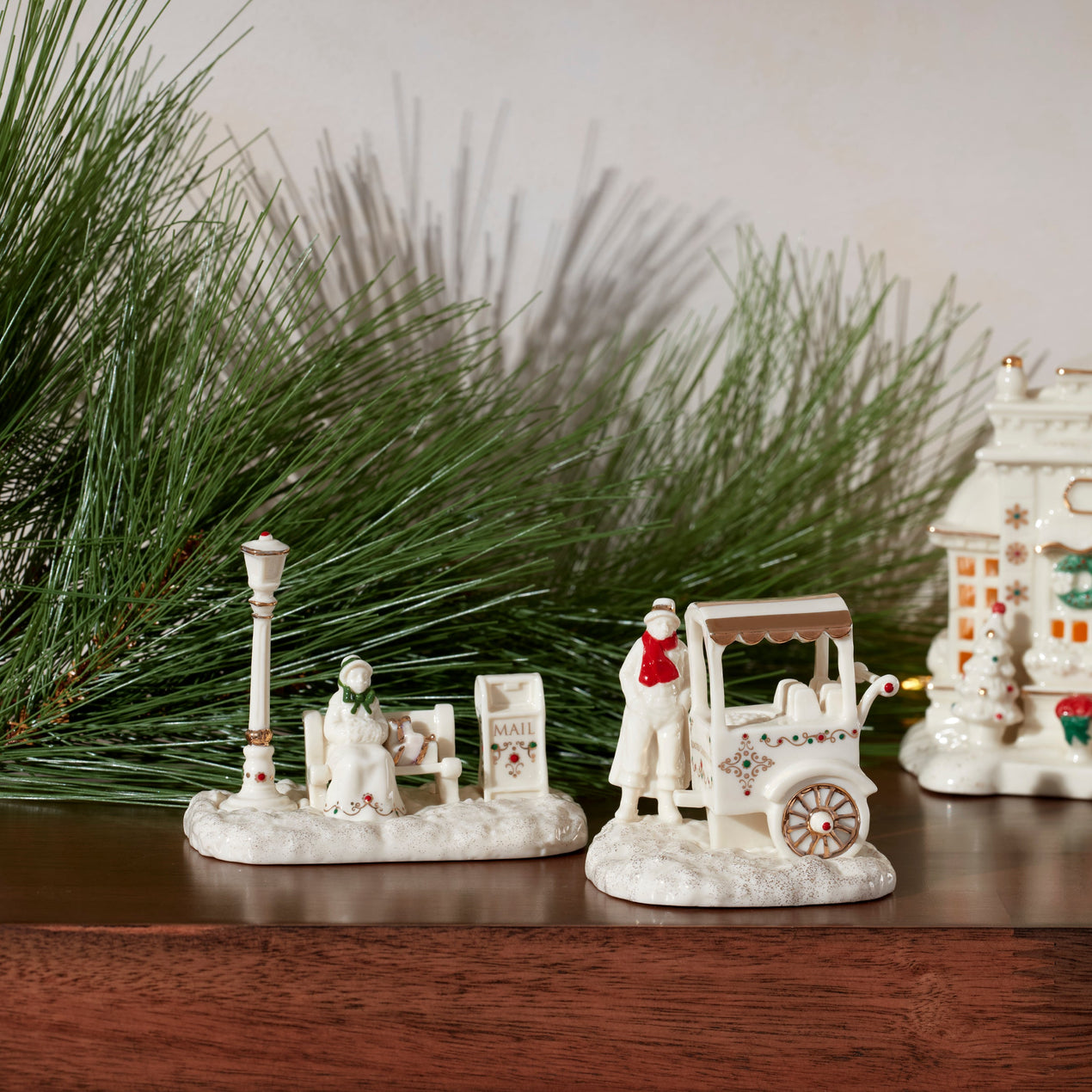 Mistletoe Park Parkbench & Chstnt SellerSet