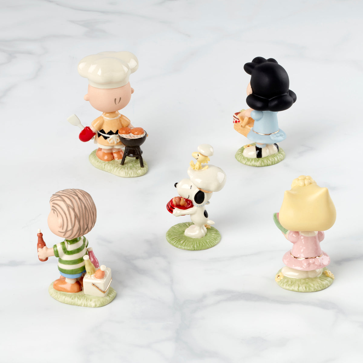 レノックス ピーナッツバーベキュー置物5個セット
開封品未使用  陶磁器 Peanuts Barbecue 5-Piece Figurine Set – Lenox Corporation