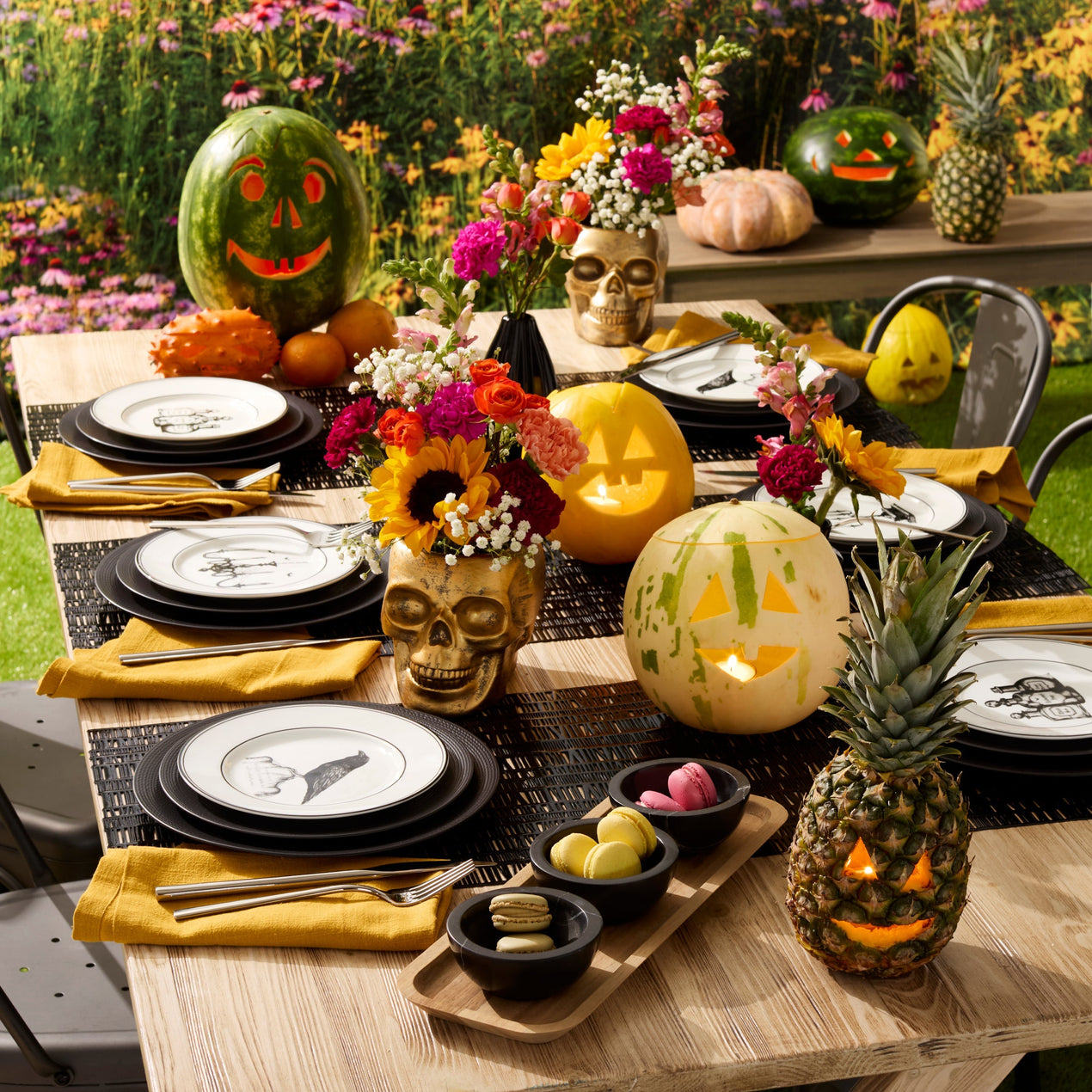 LX Collective Black Accent Plates, Set of 4