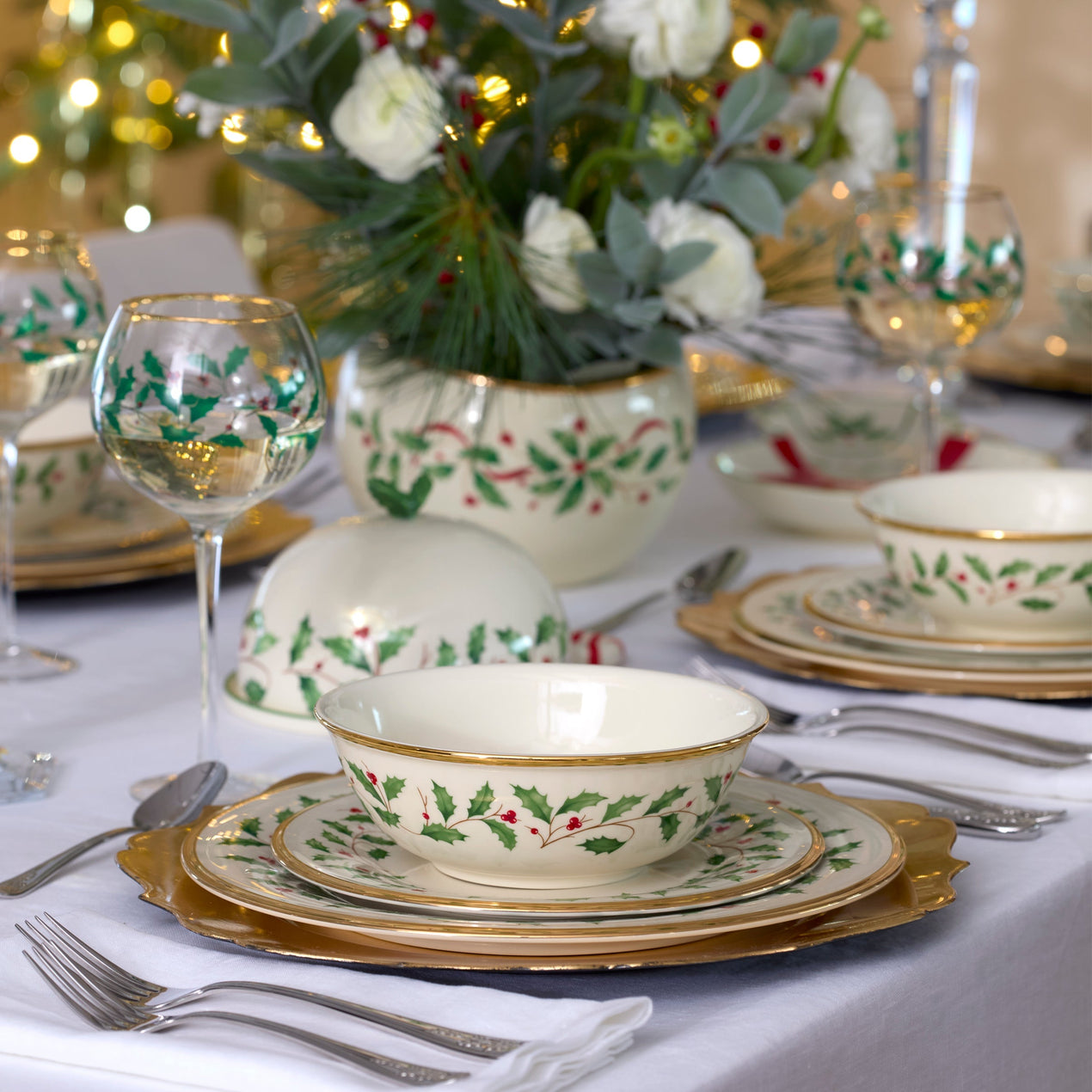 Holiday 12-Piece Plate & Bowl Set