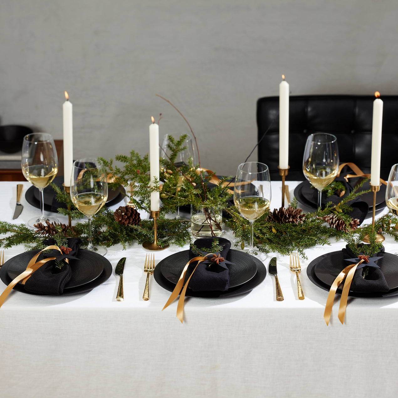 LX Collective Black Accent Plates, Set of 4