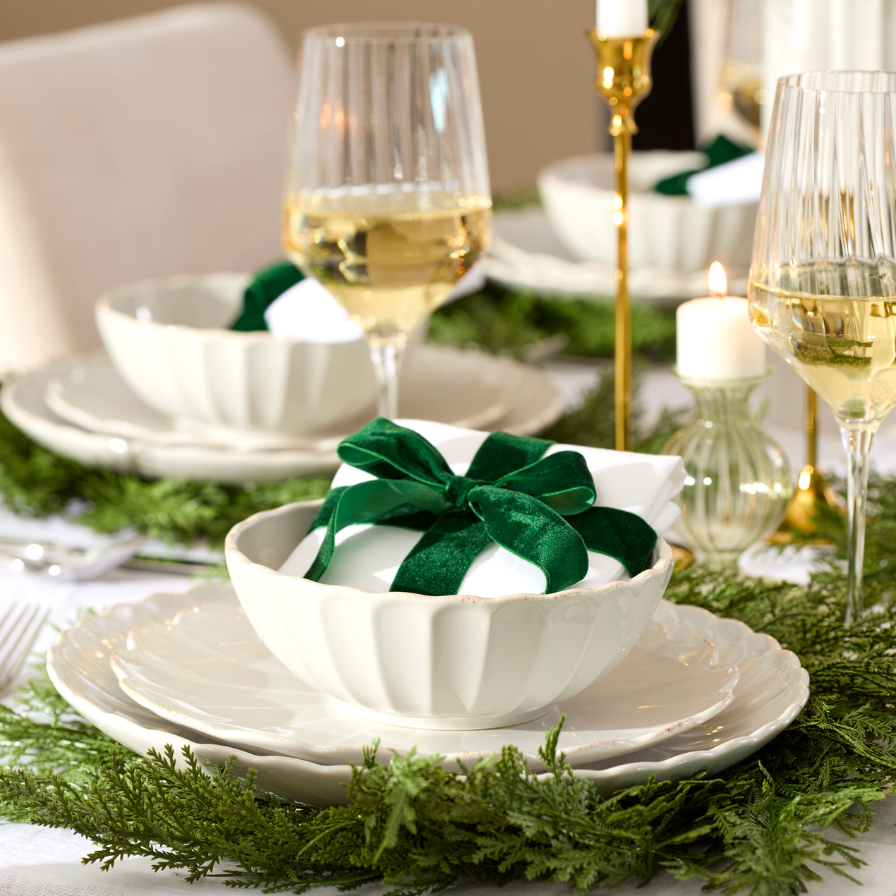 French Perle Scallop 4-Piece Place Setting