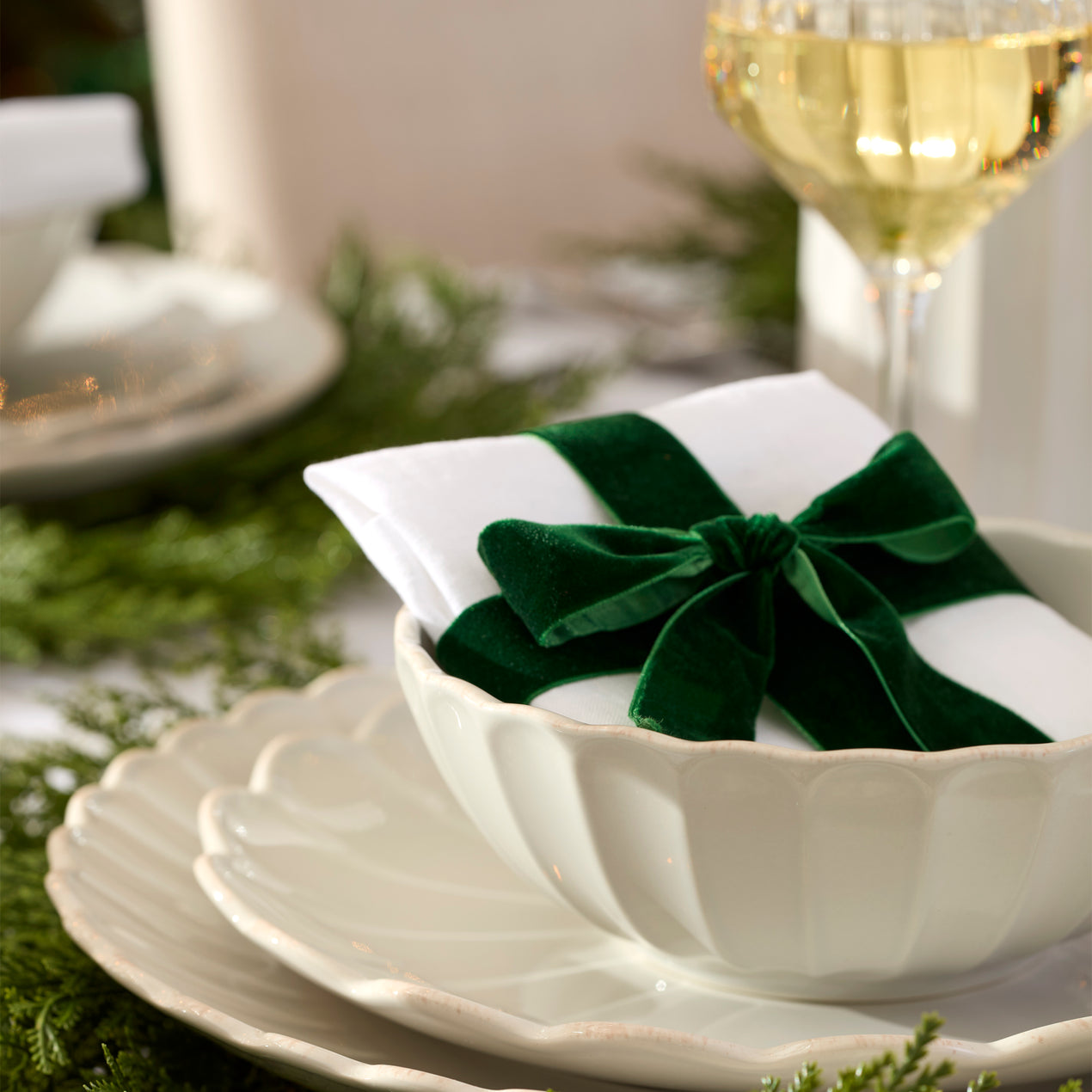 French Perle Scallop 4-Piece Place Setting