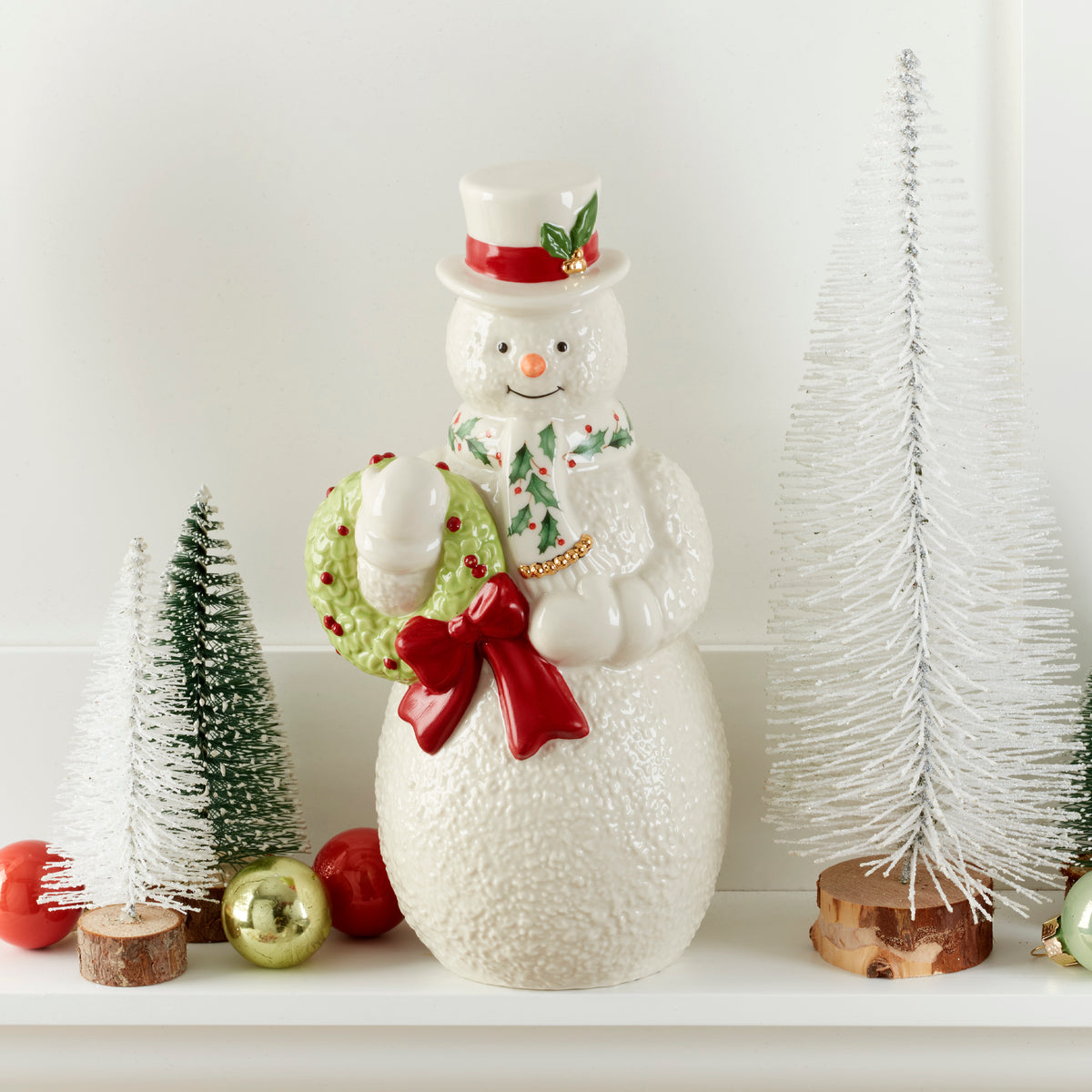 陶器のスノーマン 2025 Snowman With Wreath Figurine – Lenox Corporation