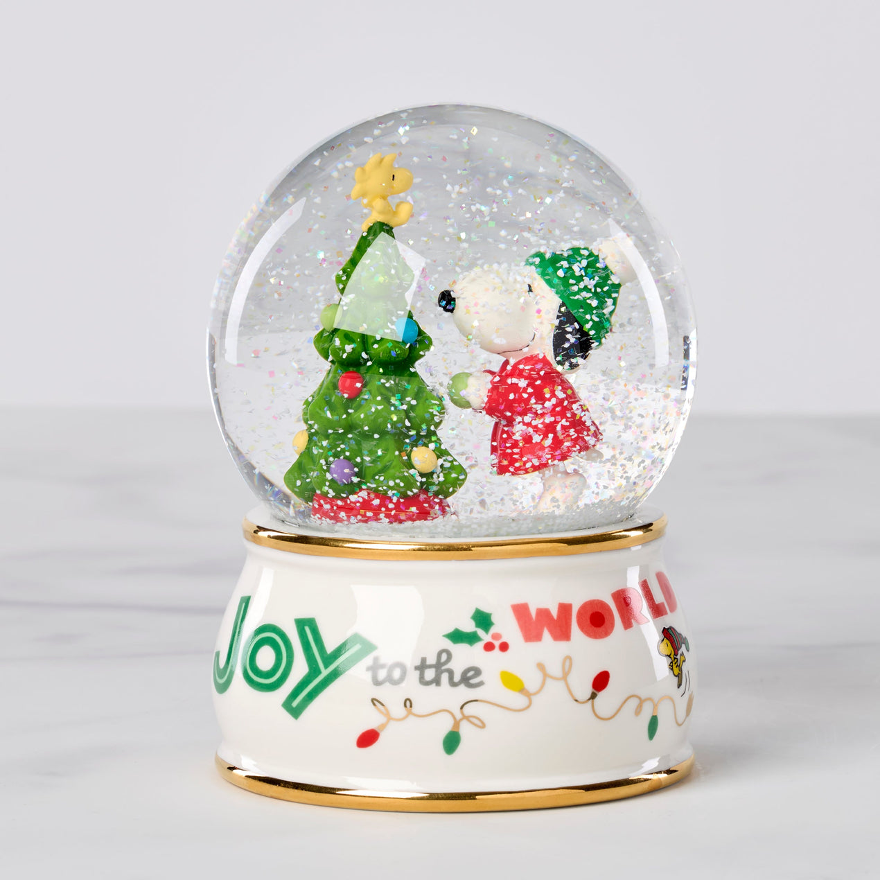 Snoopy Snow Globe