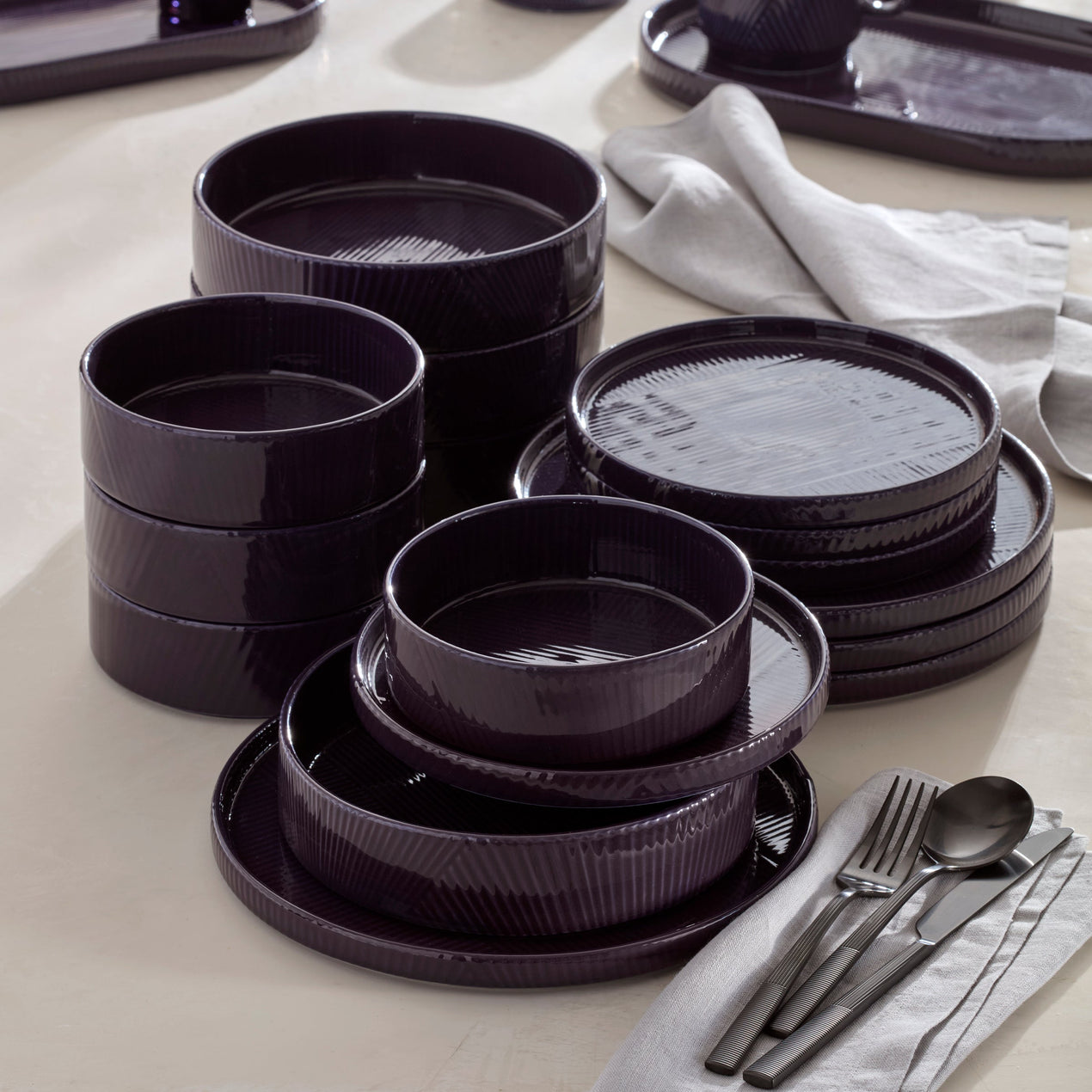 Modulus 16-Piece Dinnerware Set, Nightshade