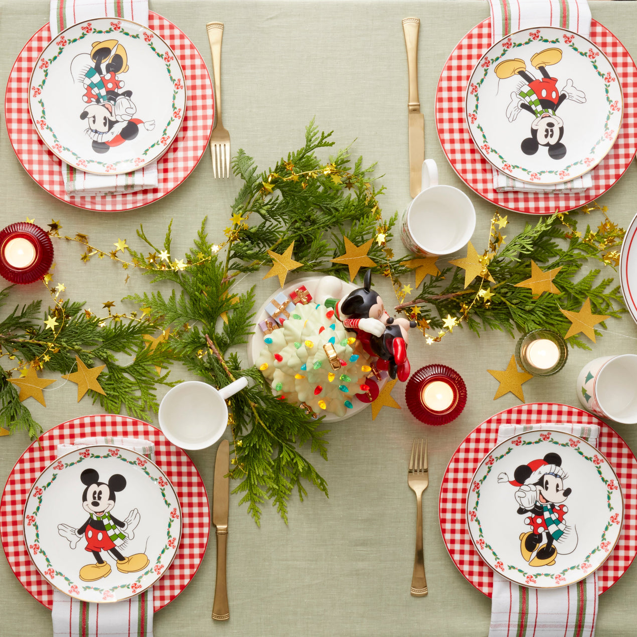 Disney Holiday 12-Piece Dessert Set