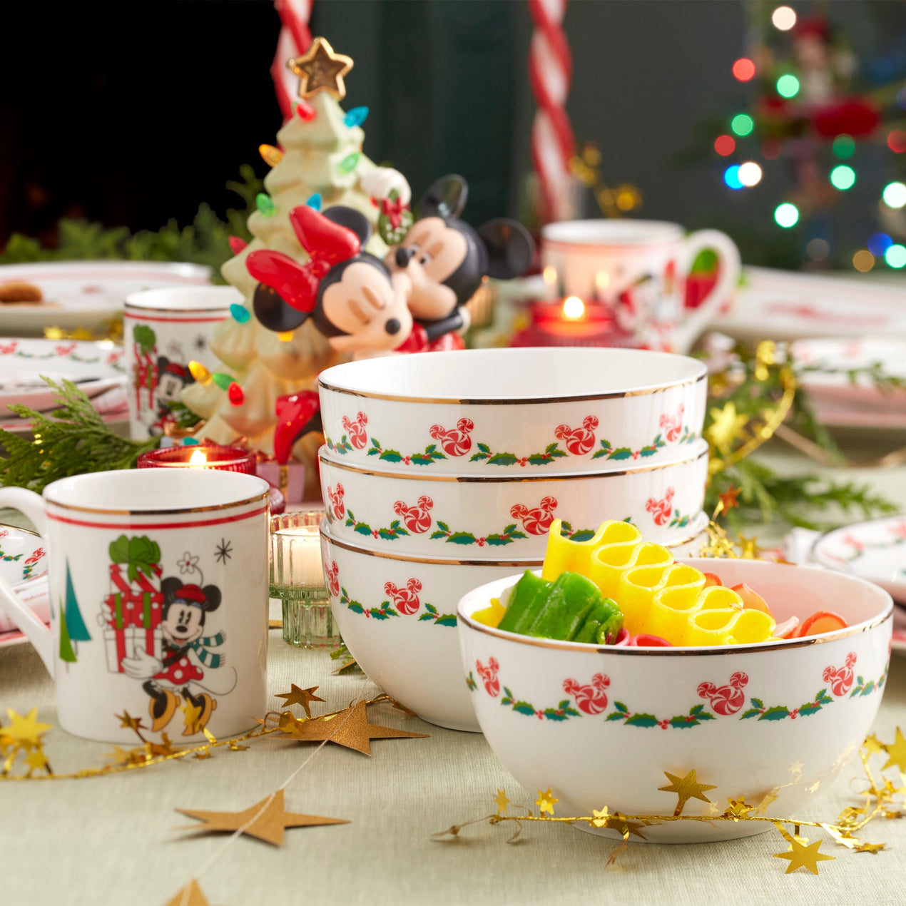 Disney Holiday 12-Piece Dessert Set