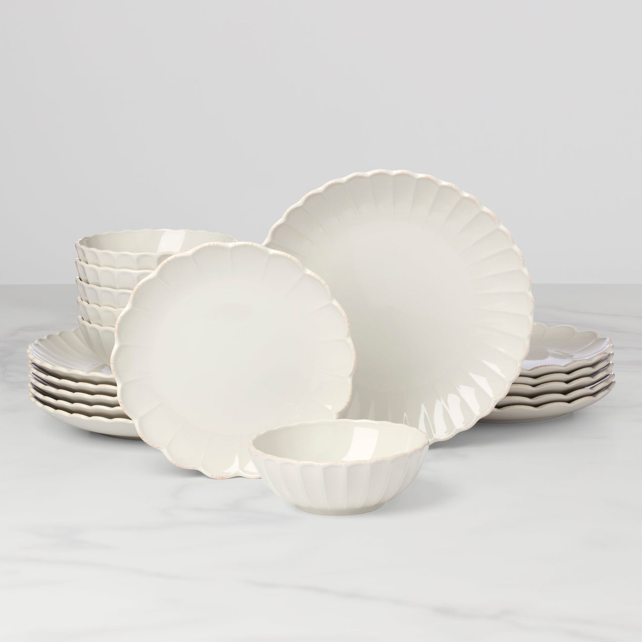 French Perle Scallop White 18-Piece Dinnerware Set