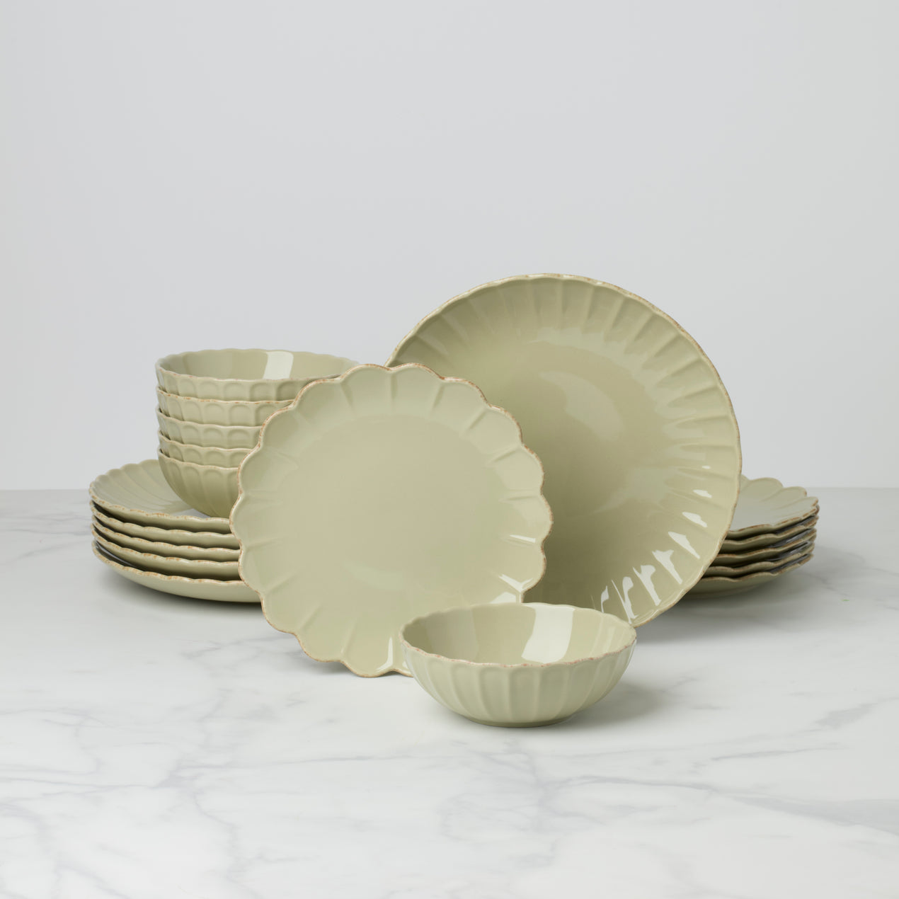 French Perle Scallop Green 18-Piece Dinnerware Set
