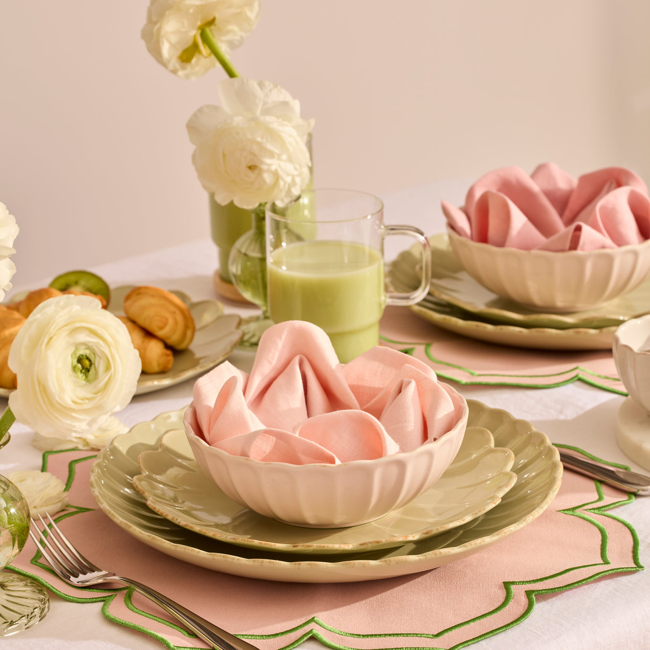 French Perle Scallop Green 24-Piece Dinnerware Set