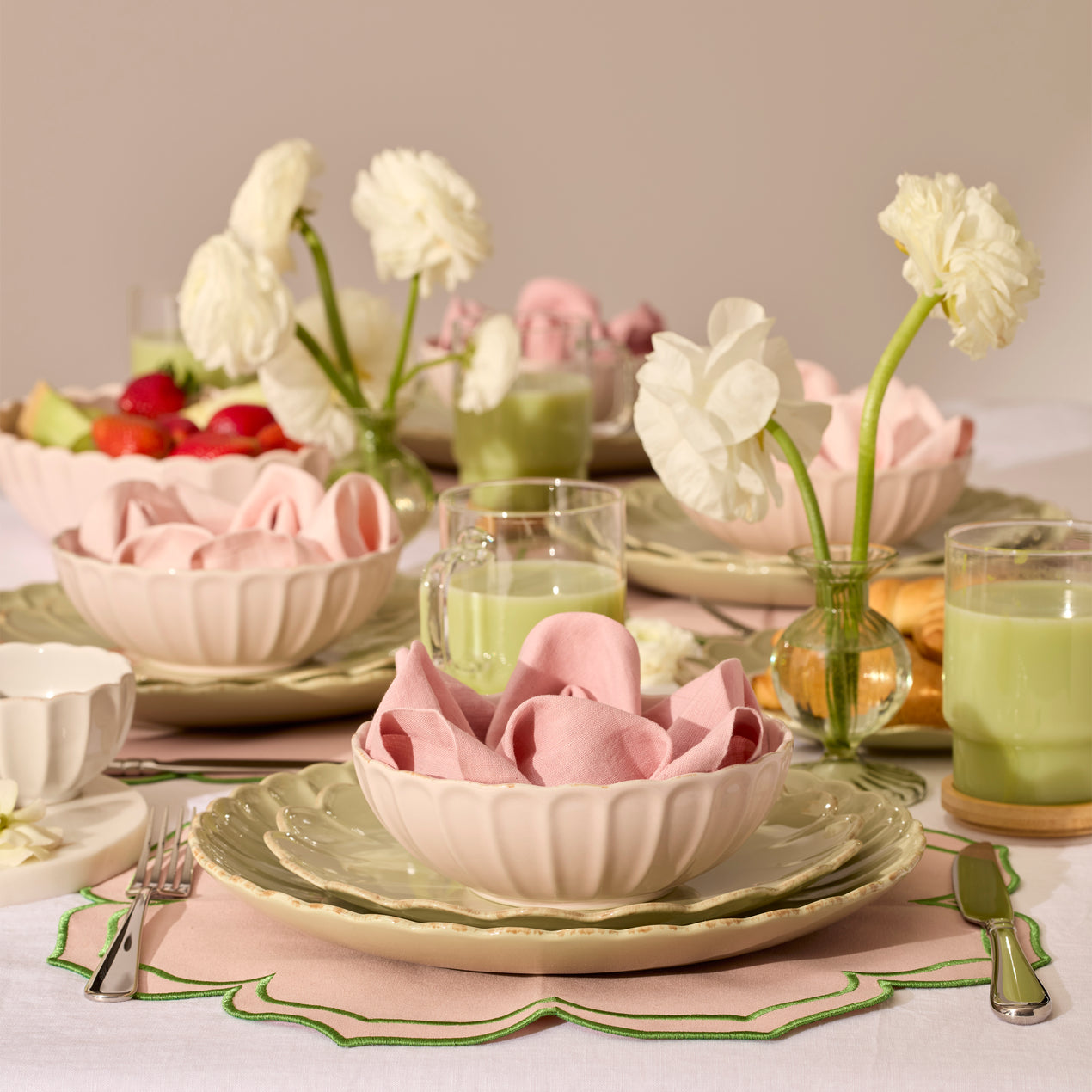 French Perle Scallop Green 24-Piece Dinnerware Set