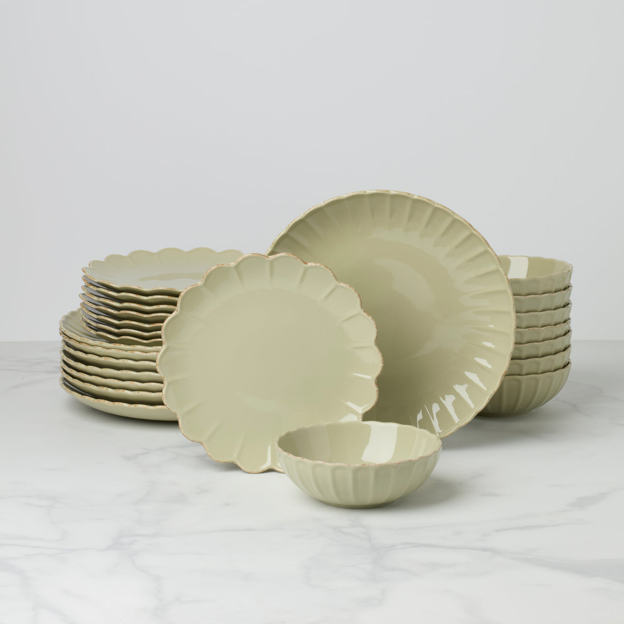 French Perle Scallop Green 24-Piece Dinnerware Set