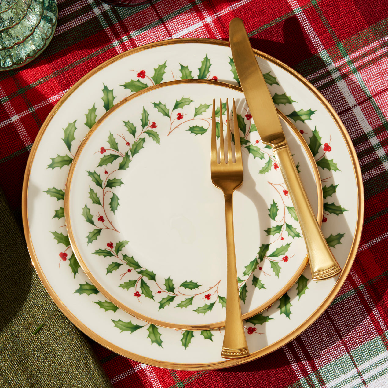 Holiday 18 Piece Dinnerware Set