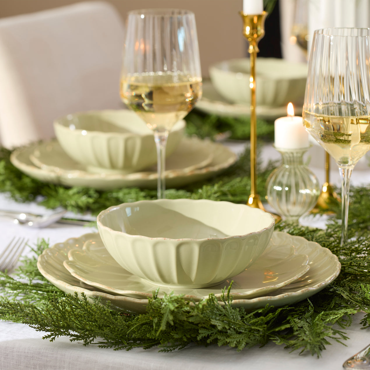French Perle Scallop Green 18-Piece Dinnerware Set