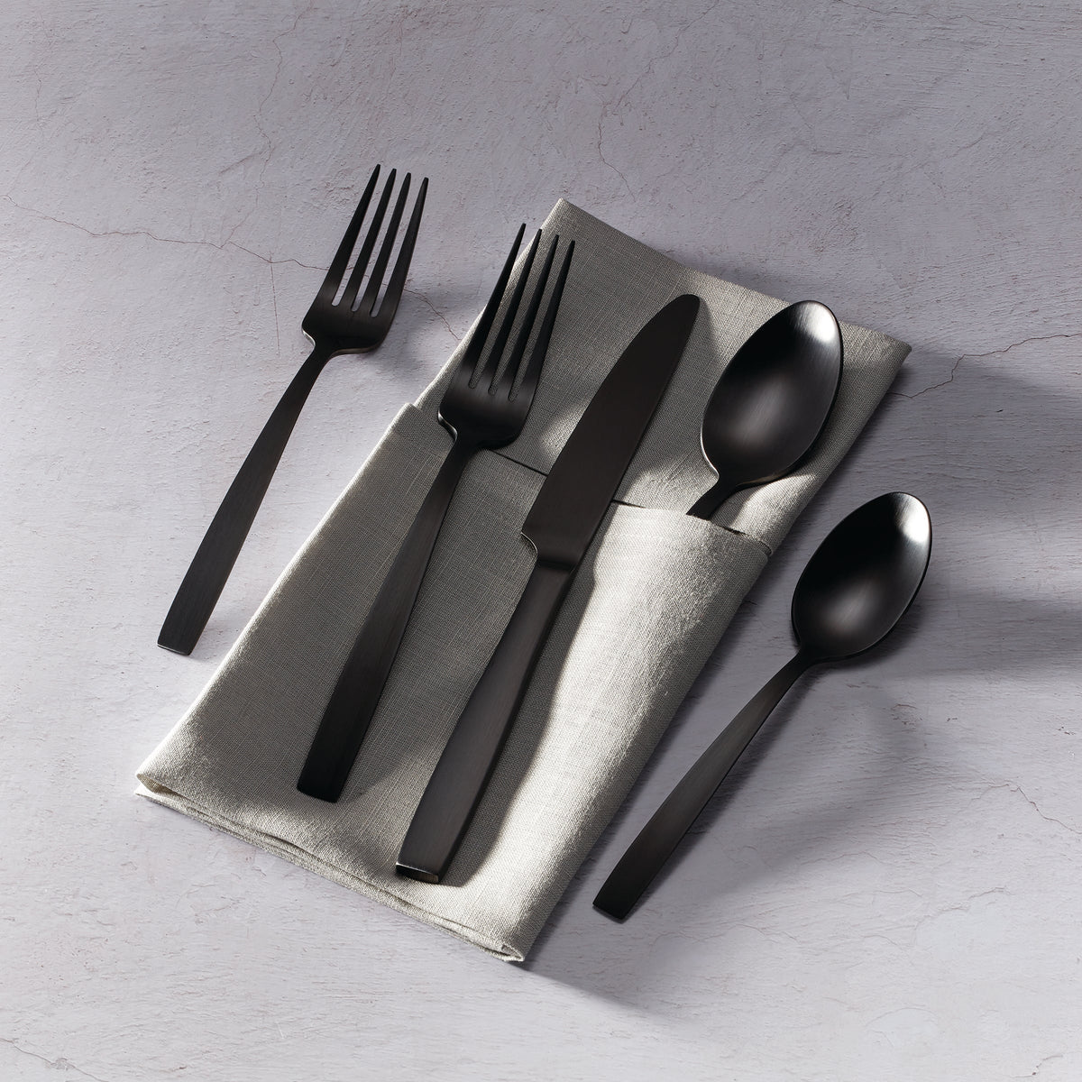 Clearview Black Satin 20 Piece Flatware Set – Lenox Corporation