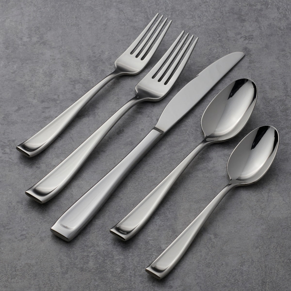 Moda 65-Piece Fine Flatware Set, Service for 12