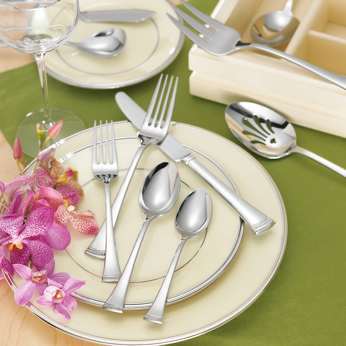 Portola 65 Piece Flatware Set