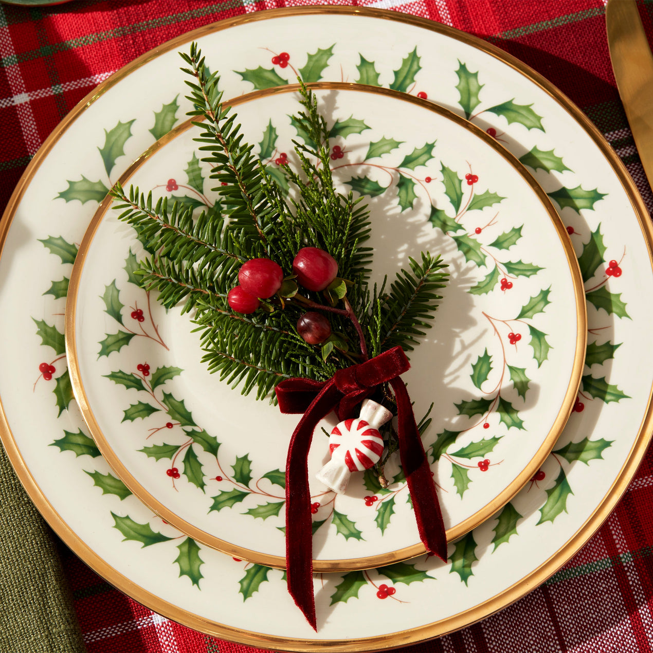 Holiday 12-Piece Plate & Bowl Set
