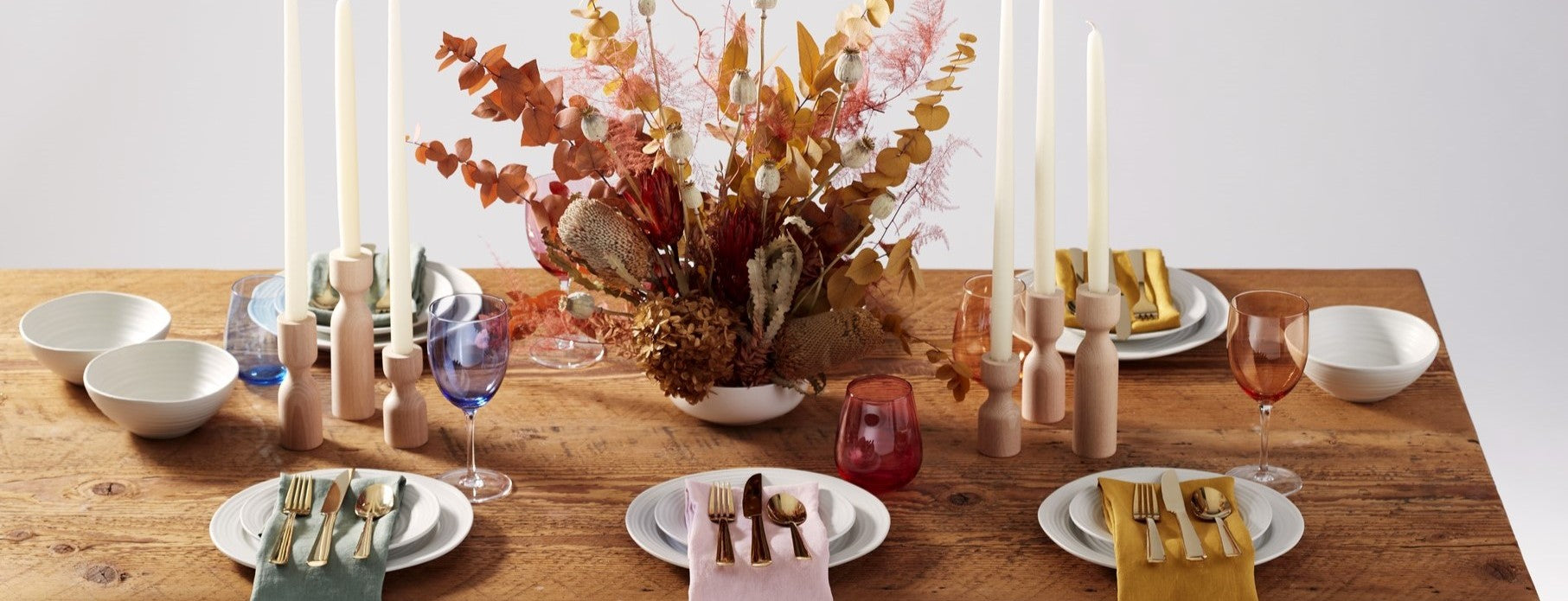 Autumnal tablescape with centerpiece