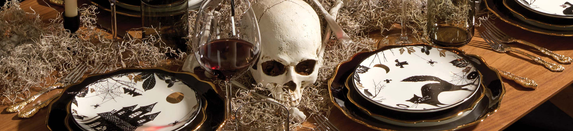 Host a Séance-Inspired Halloween Dinner Party