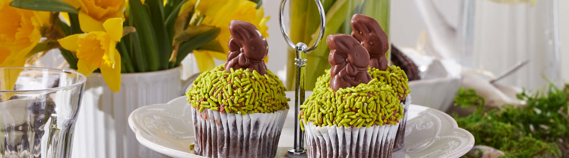 French Perle Plate with Bunny Cupcakes