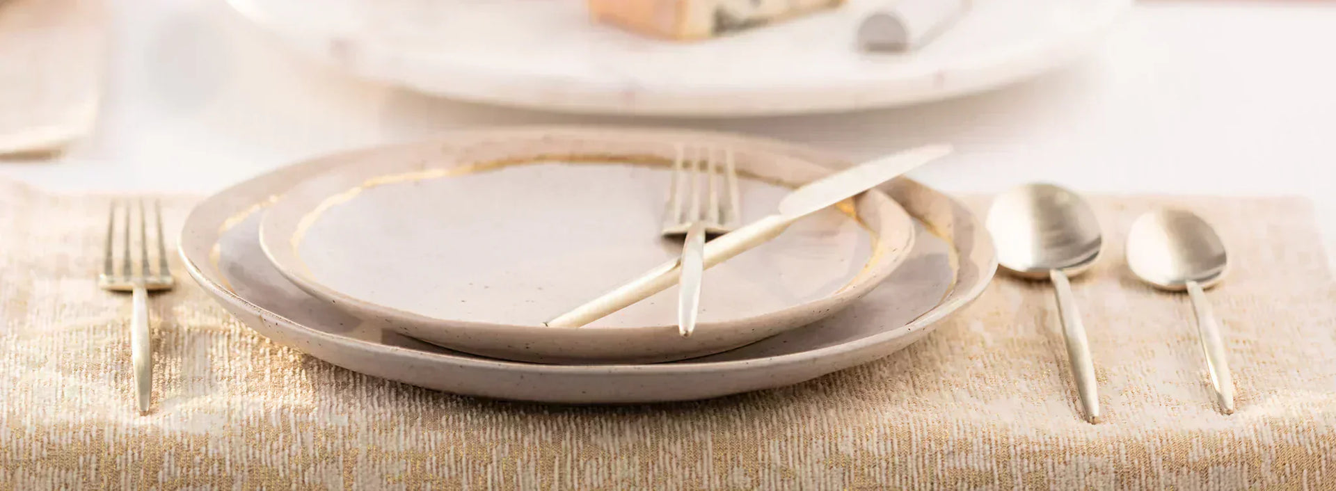 Five Super Simple Table Setting Ideas: From Flatware to Table Décor