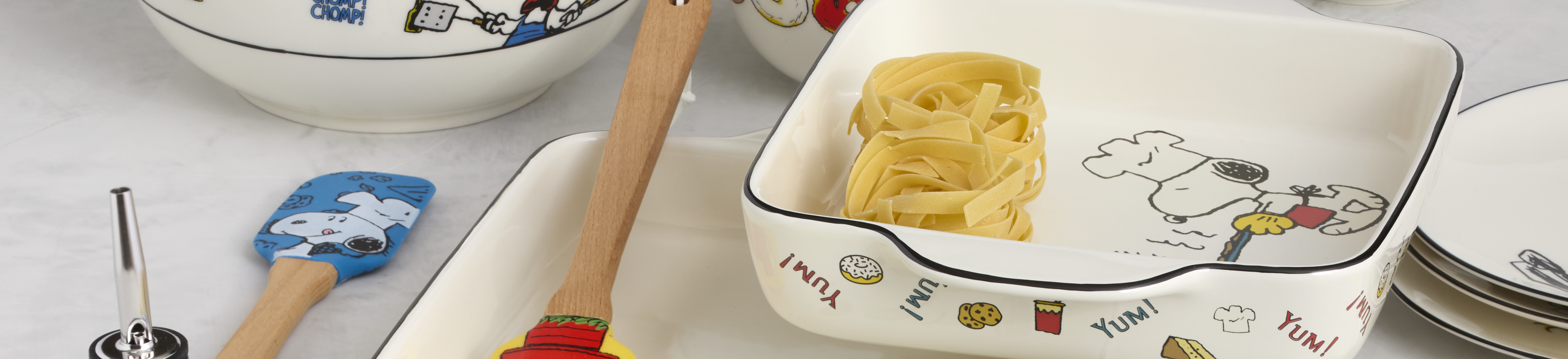 Kate Spade New York Make it Pop Pie Dish, Tea Kettle, and On the Spot 8-Piece Mini Nesting Set