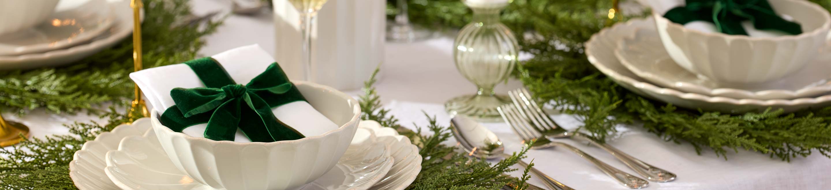 Holiday Dinnerware<br> & Entertaining Sets