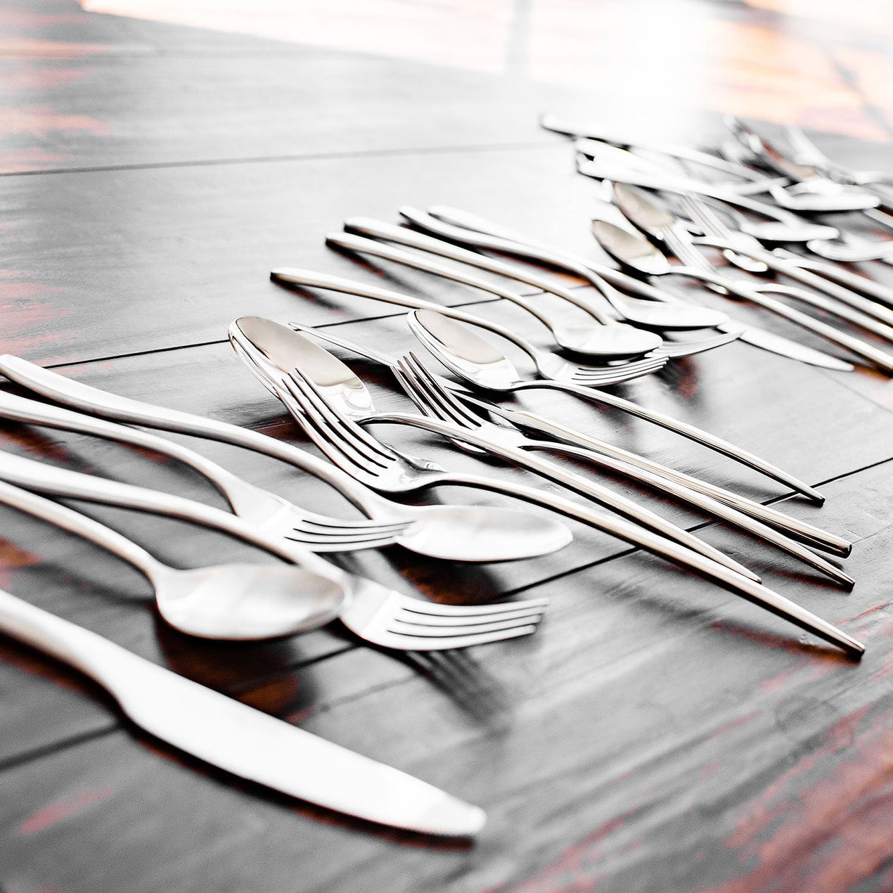 Averie Satin 20 Piece Flatware Set – Lenox Corporation