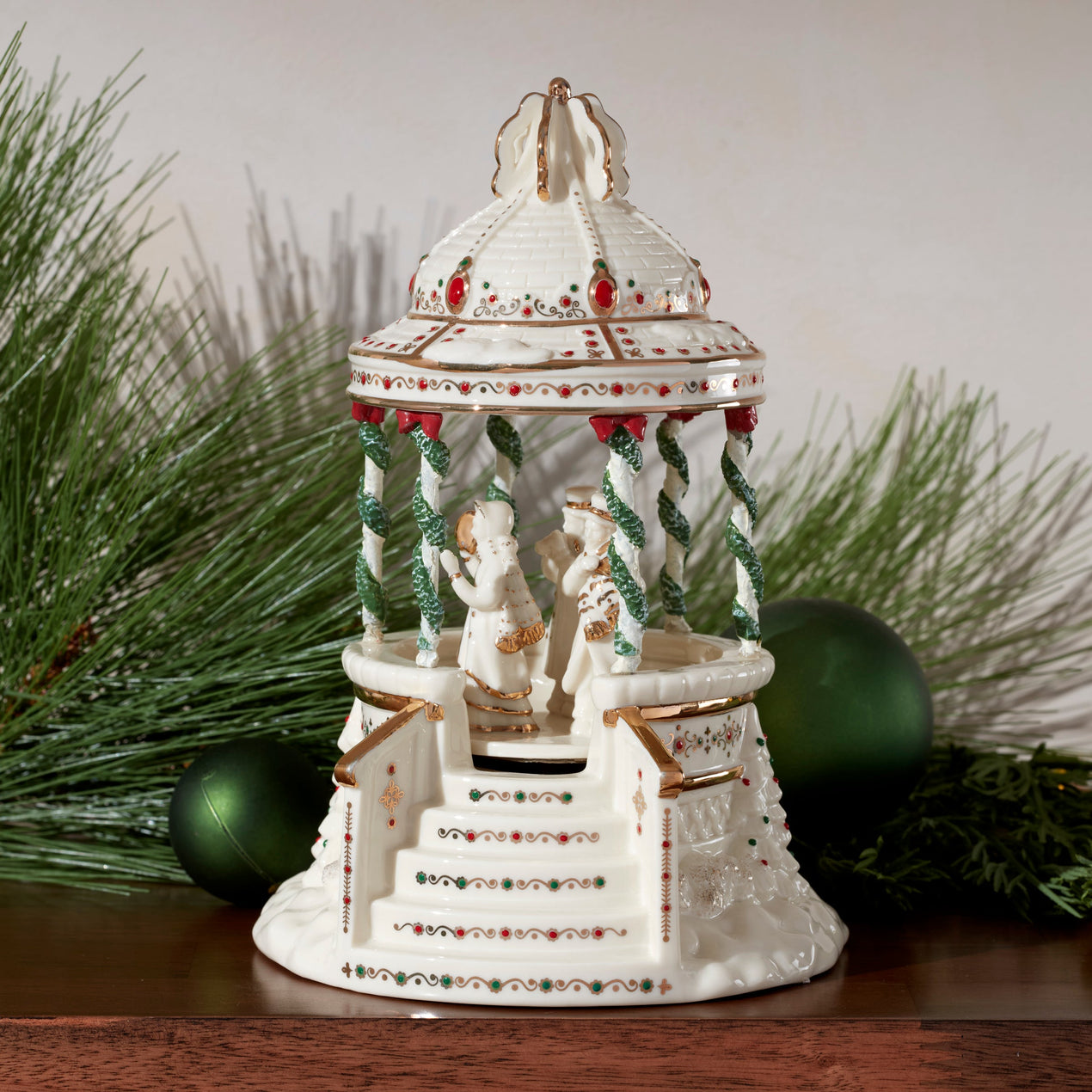 Lenox クリスマスツリー 置物 音楽機能付き Mistletoe Park Musical Gazebo Bandstand – Lenox Corporation