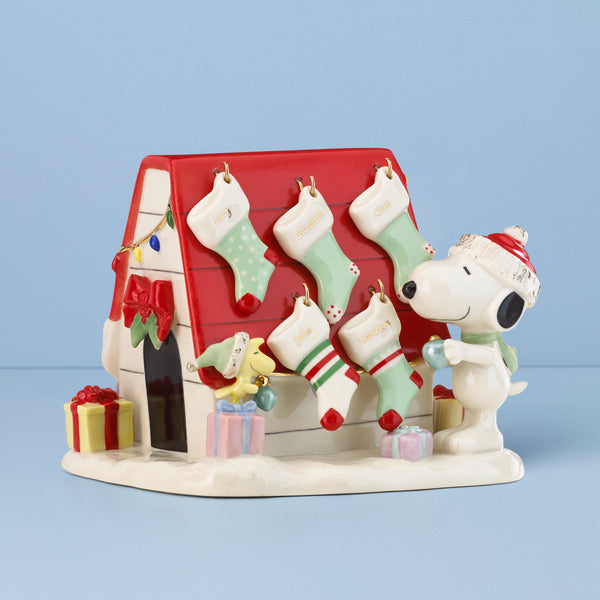スヌーピーLENOX Snoopy Claus Snoopy's Christmas Deco For You Figurine – Lenox Corporation