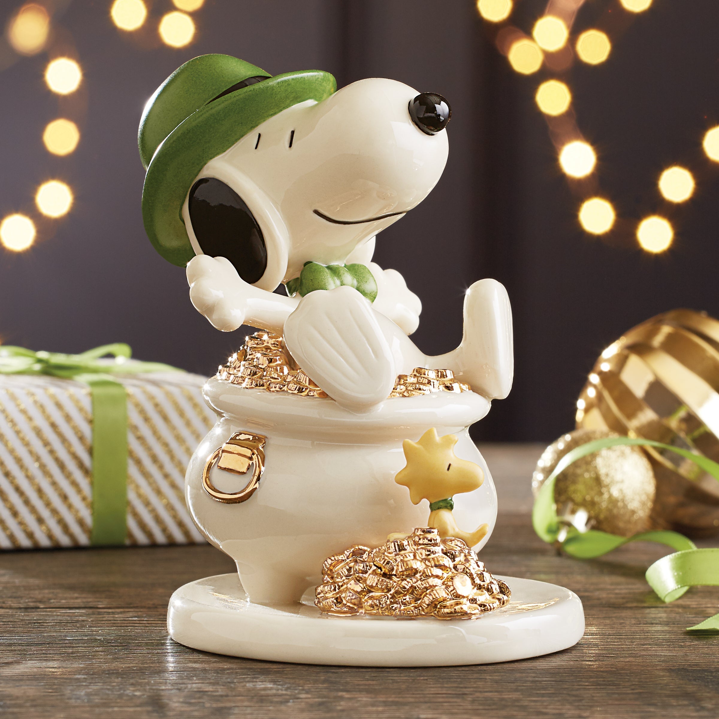 LENOX レノックス　グーフィー　グーフィーと練習　フィギュリン 置物 Snoopy Lucky Leprechaun Figurine – Lenox Corporation