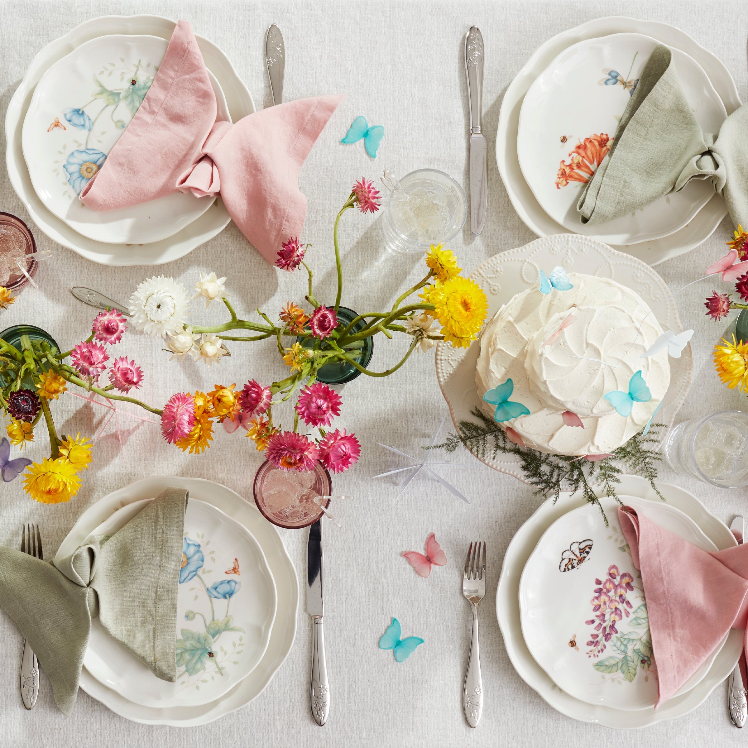 Lenox　ホワイトハウス御用達 カトラリーセット 2セット Amazon.com: Lenox Stratton Flatware Set, Silver, 65 Piece: Home