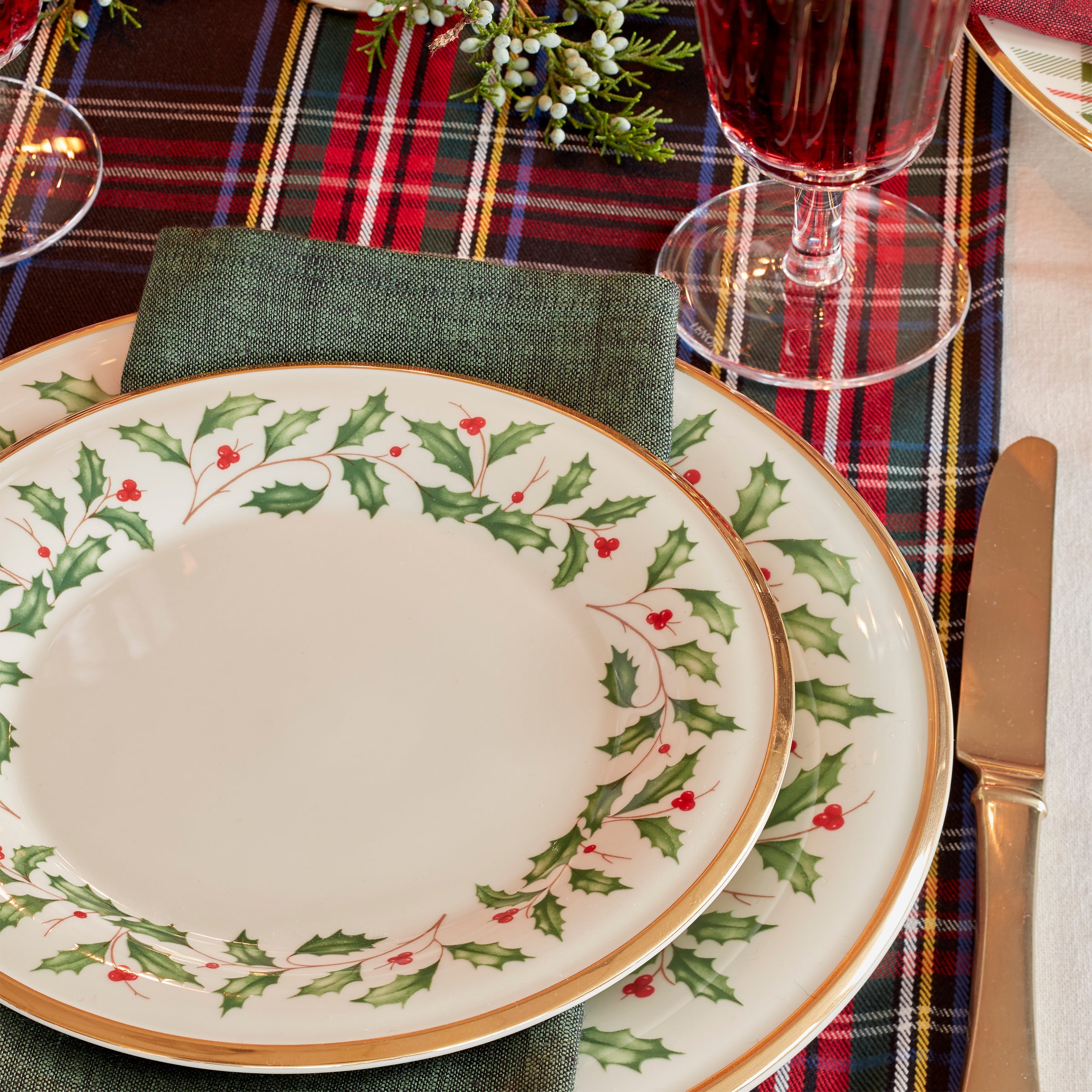 Holiday 12-Piece Plate & Mug Dinnerware Set – Lenox Corporation