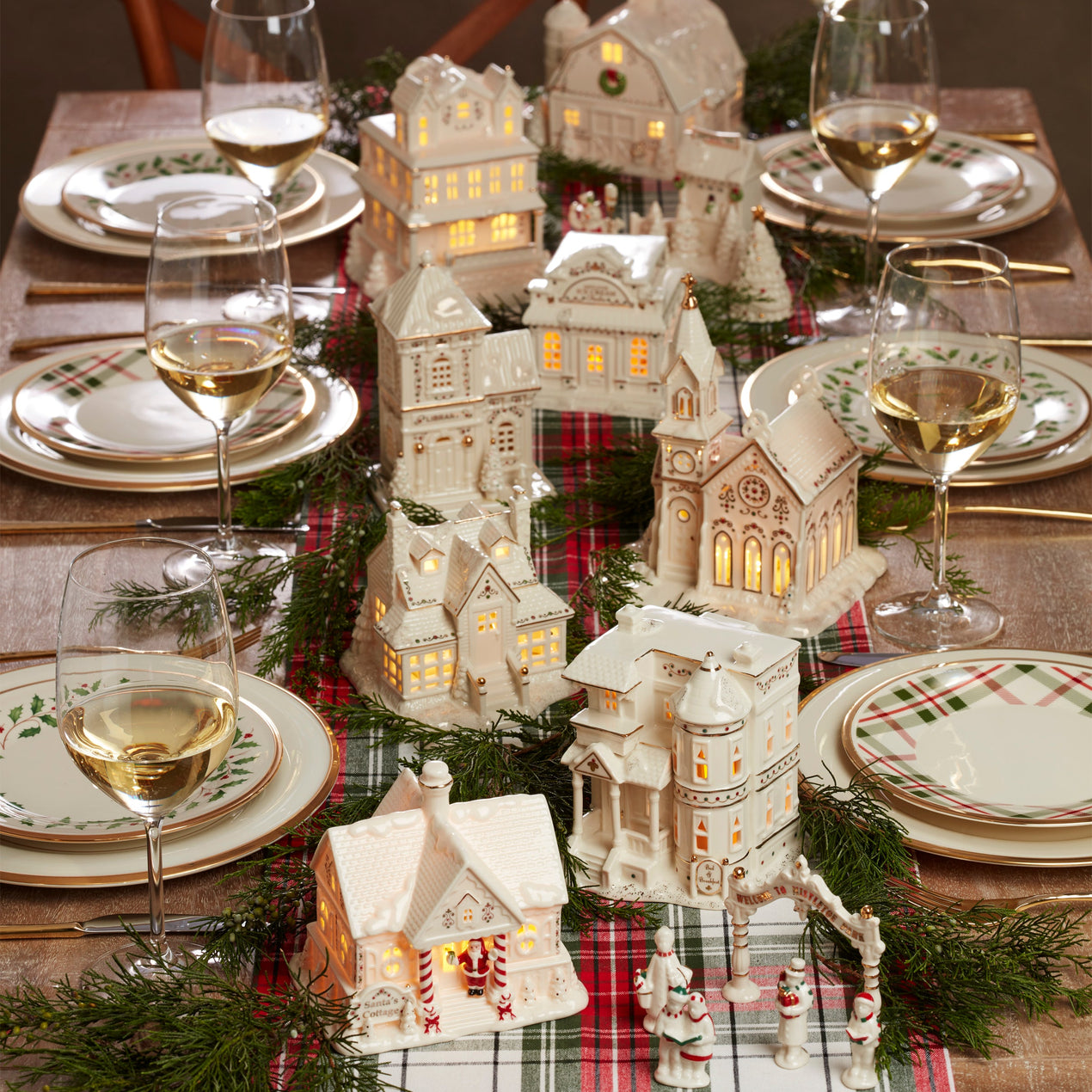 Mistletoe Park Lit Cottage & Caroler Figurine Set