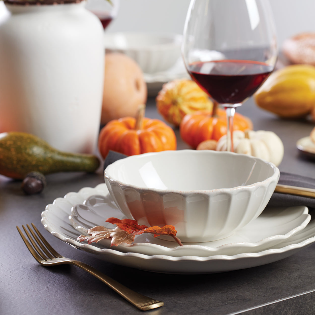 French Perle Scallop White 18-Piece Dinnerware Set