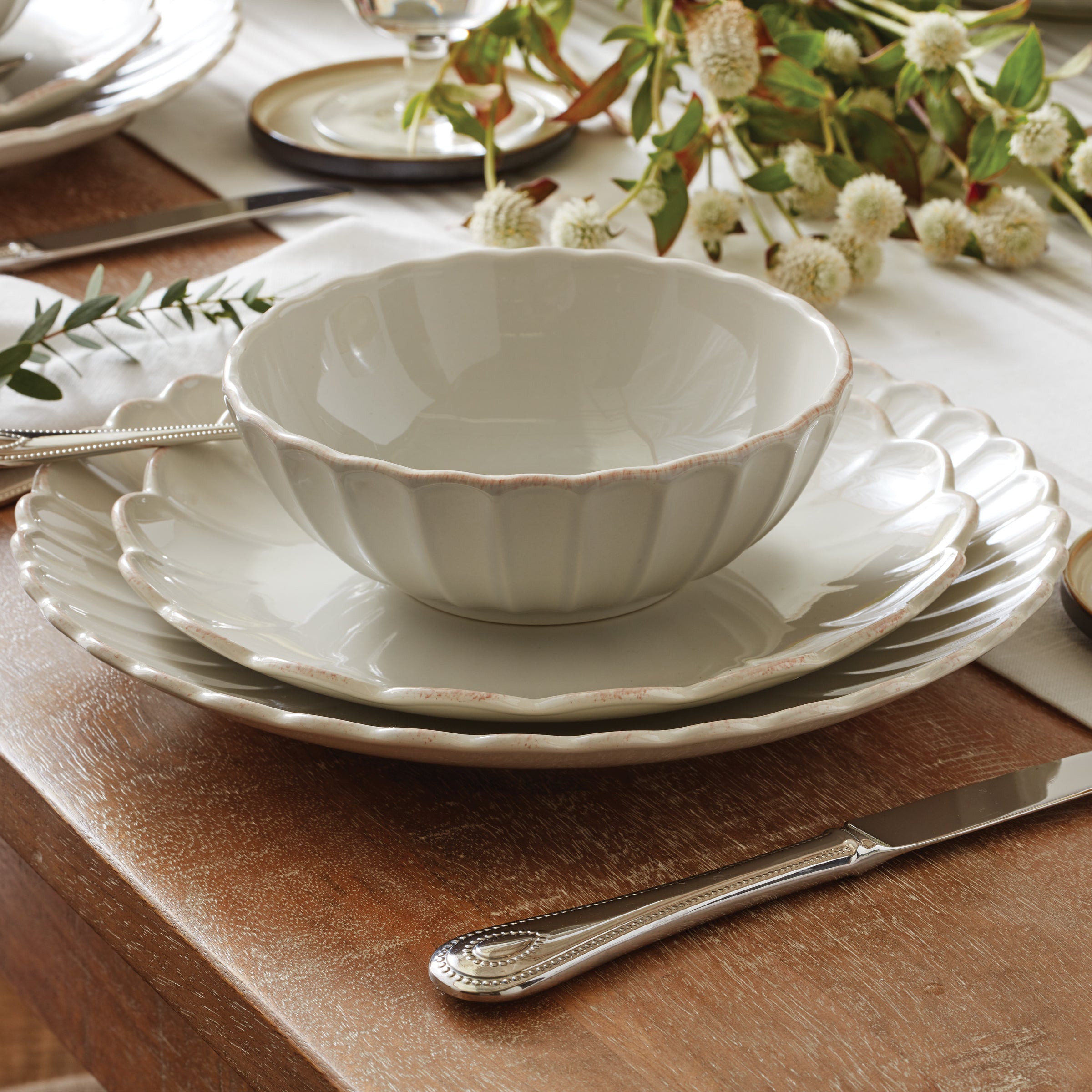 French Perle Scallop White 18-Piece Dinnerware Set – Lenox Corporation