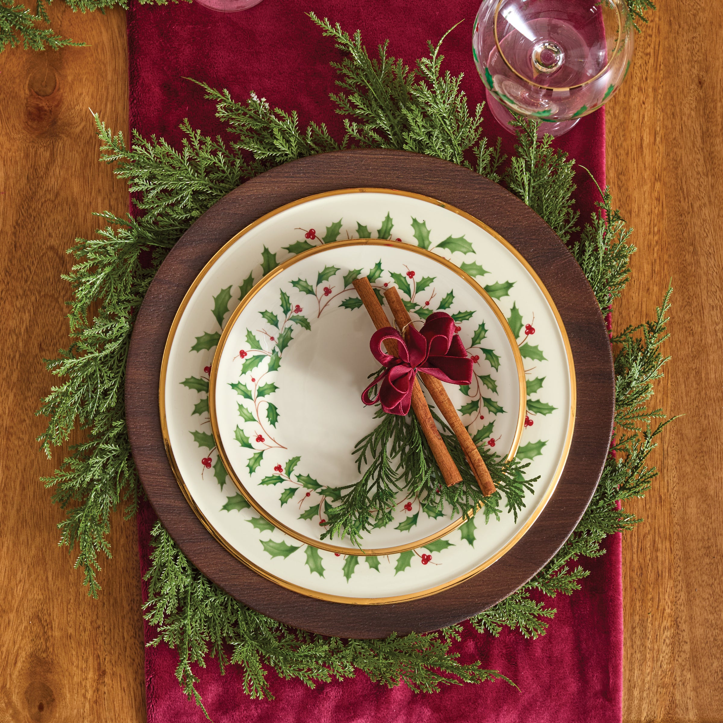 Holiday 18-Piece Dinnerware Set – Lenox Corporation
