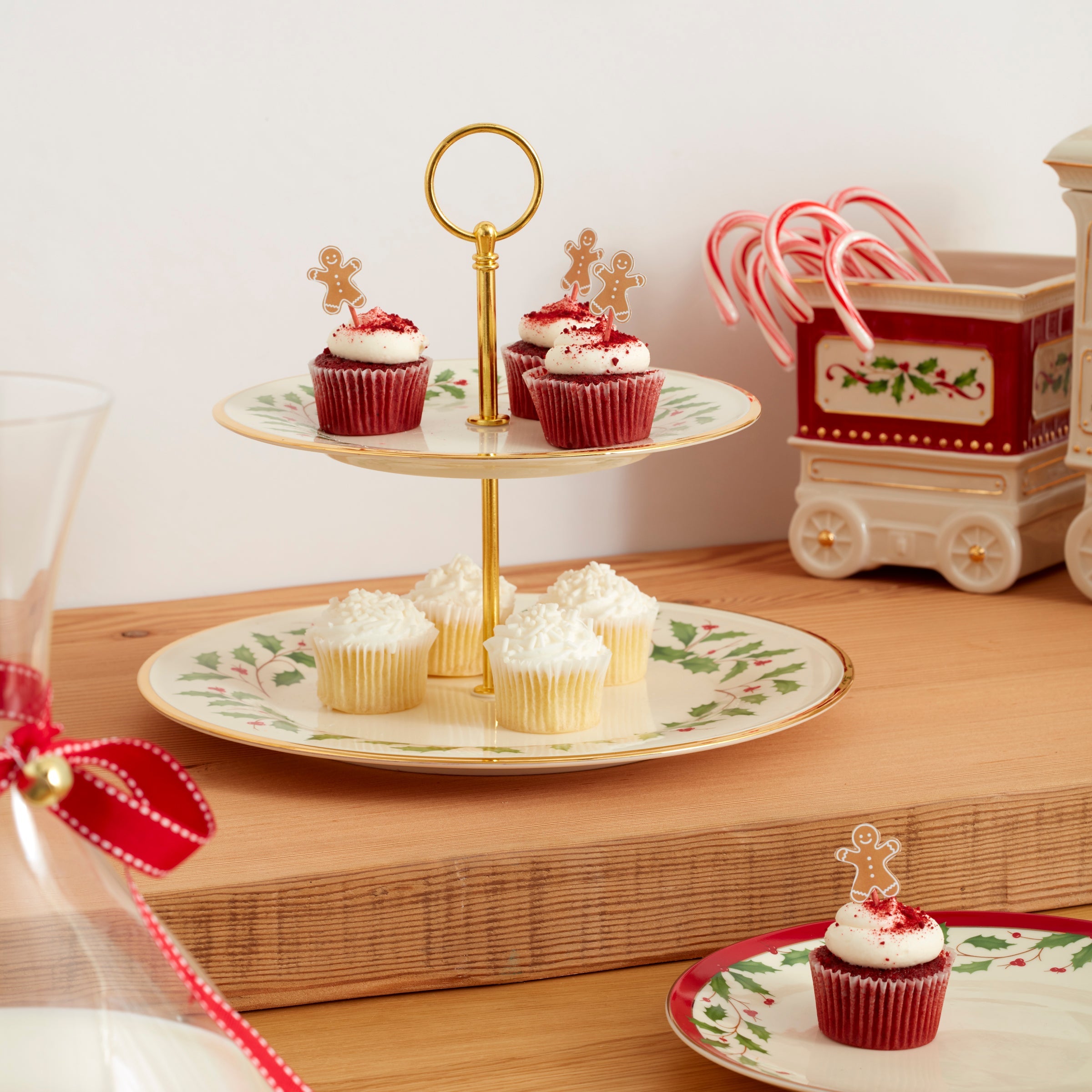 LENOX モデノレース Holiday 2-Tiered Server – Lenox Corporation