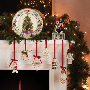 Mickey & Minnie Countdown to Christmas Figurine