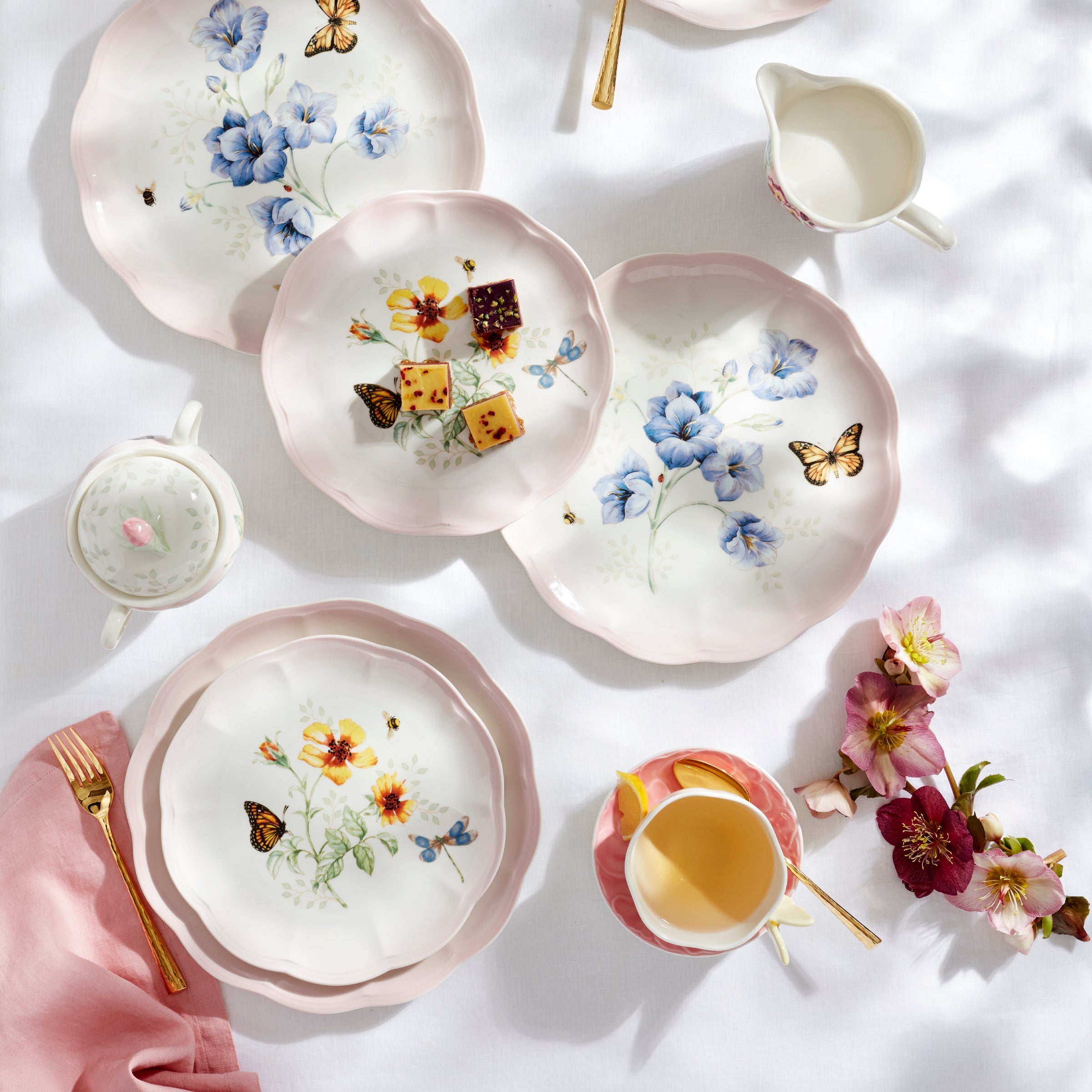 Butterfly Meadow Pink 12-Piece Dinnerware Set – Lenox Corporation