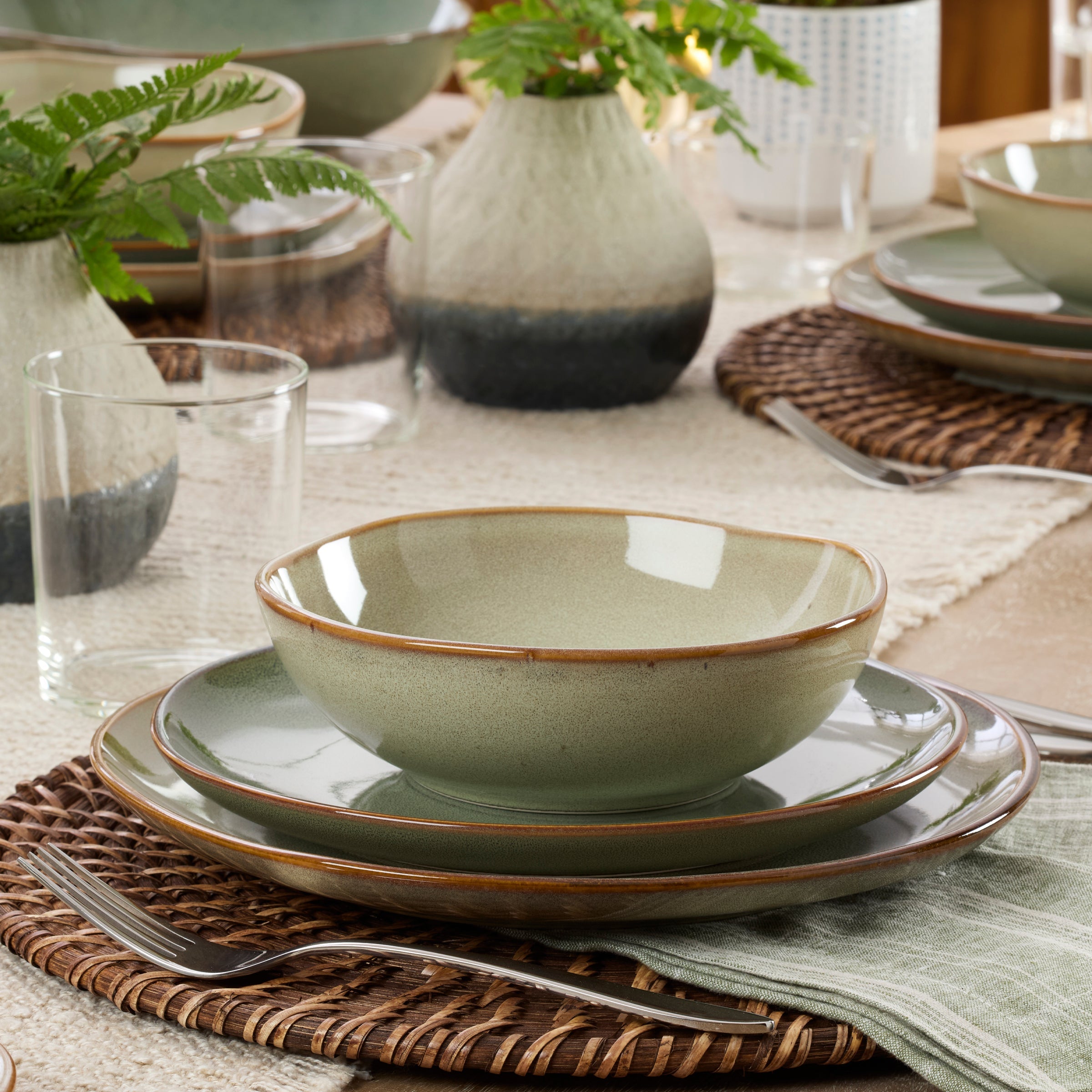 Organic Shades Sage Green 12-Piece Dinnerware Set – Lenox Corporation