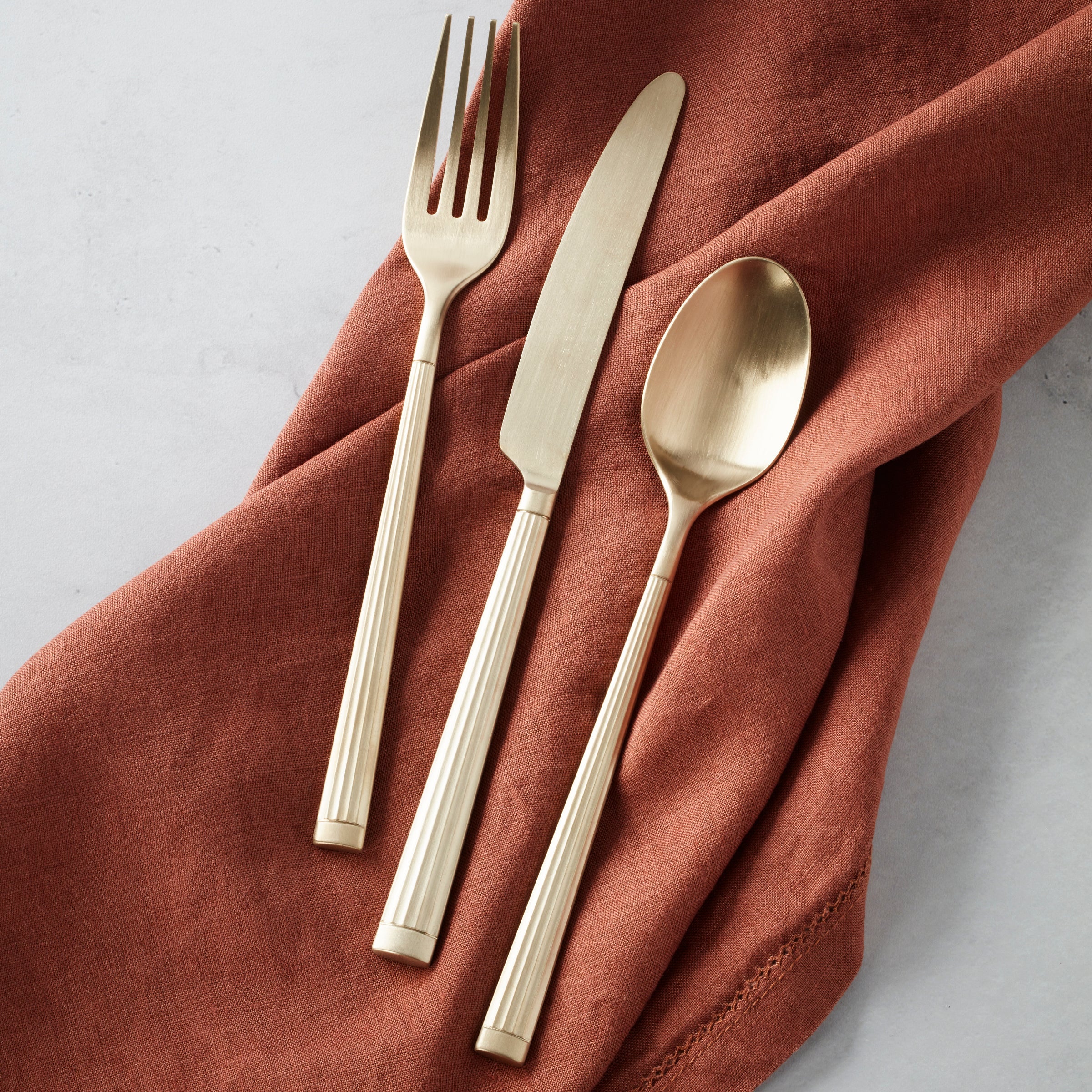 Robyn Champagne Mist Satin 20-Piece Flatware Set – Lenox Corporation