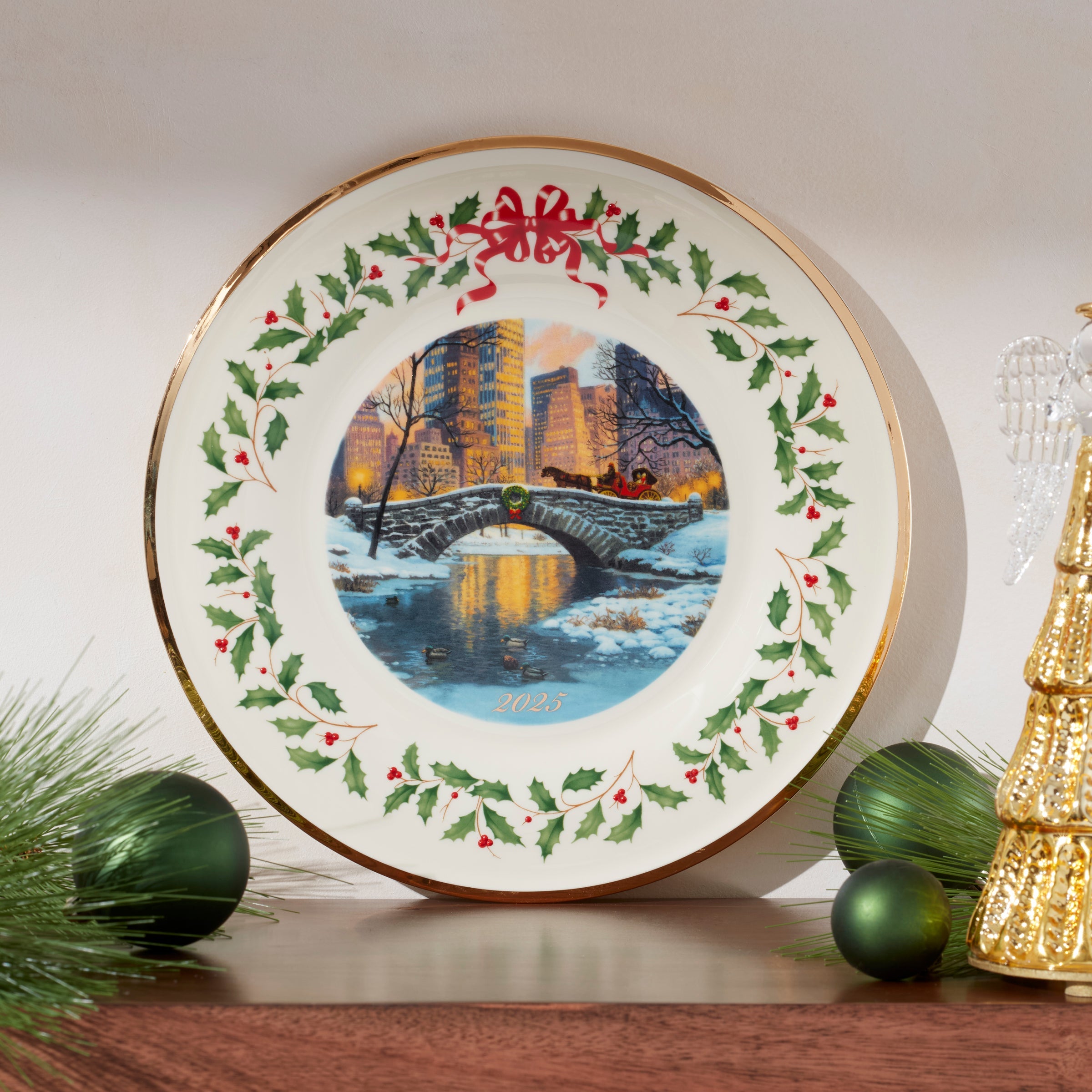 【未使用】レノックス　Lenoxホリデー　プレート　クリスマス　高級食器 Amazon.com | Lenox Serveware, Hosting The Holidays Cheese Plate