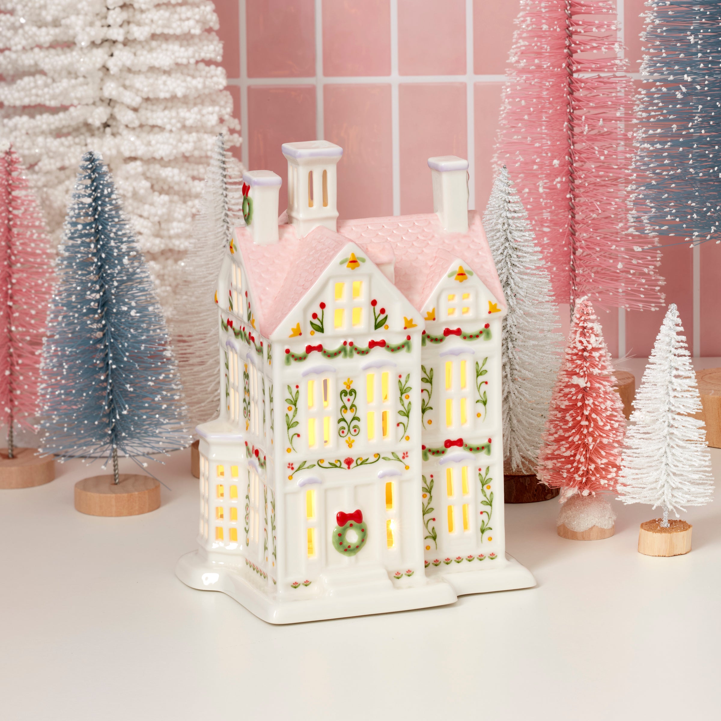Lenox Holiday Village Lit Christmas House Figurine – Lenox Corporation