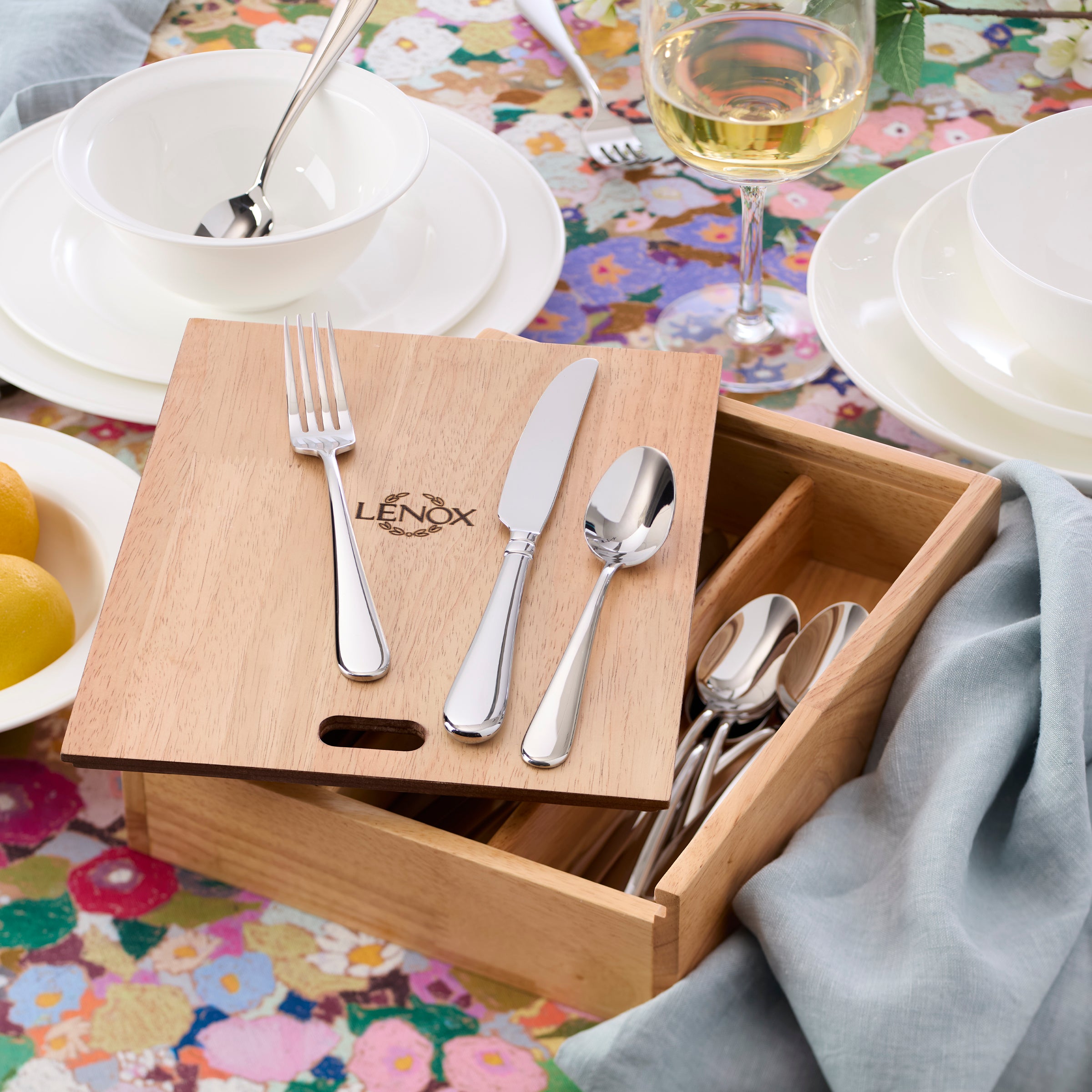 ディメイジン 4枚 オンセンガロウズ 1枚 カツドン 1枚 Studio 1414 Mirror 24 Piece Flatware Set with Caddy – Lenox
