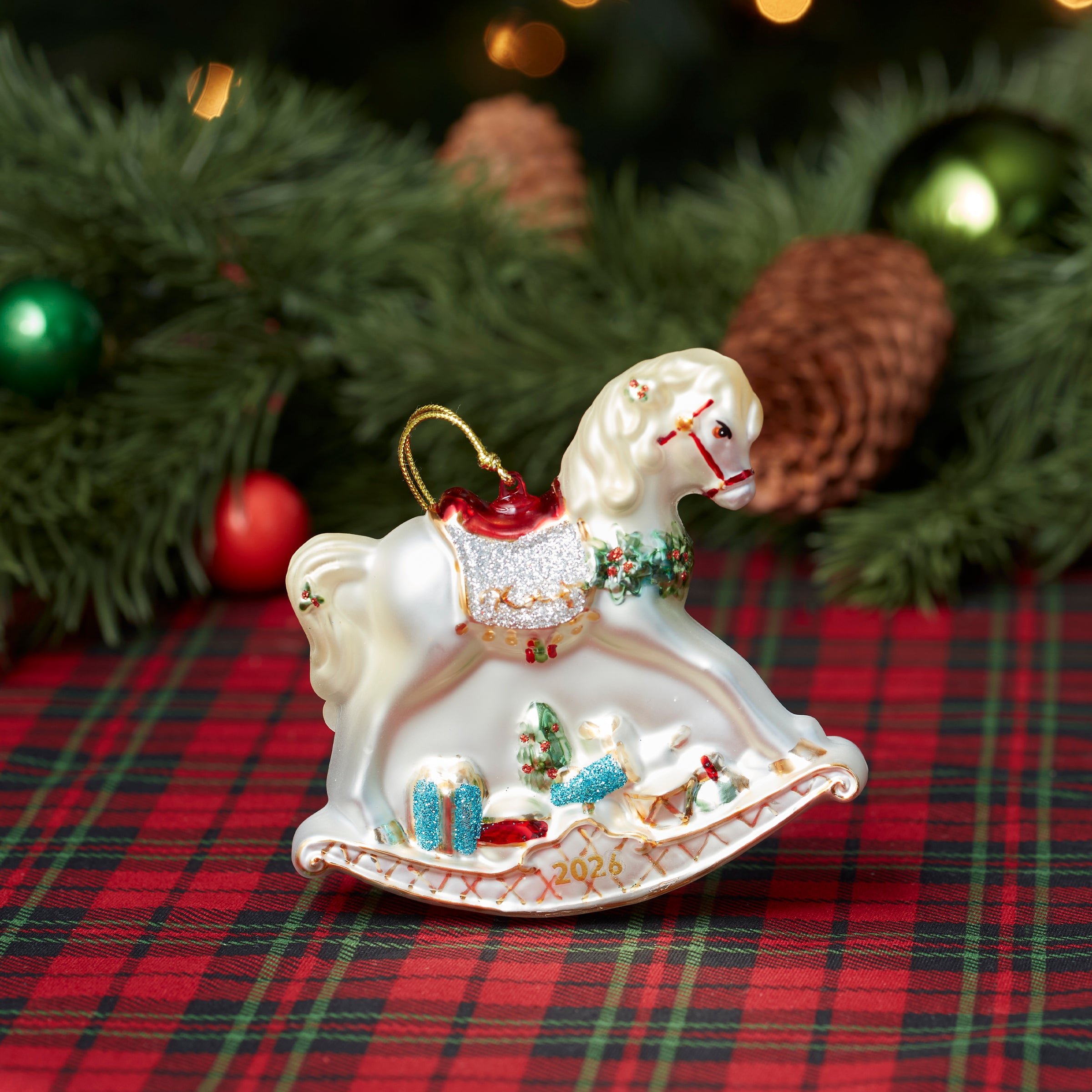 * vintage ornaments ❀ * ✴ * クリスマスセット (a) Amazon.com: Balsam Hill Christmas Cheer Jumbo Ornament Set - Old